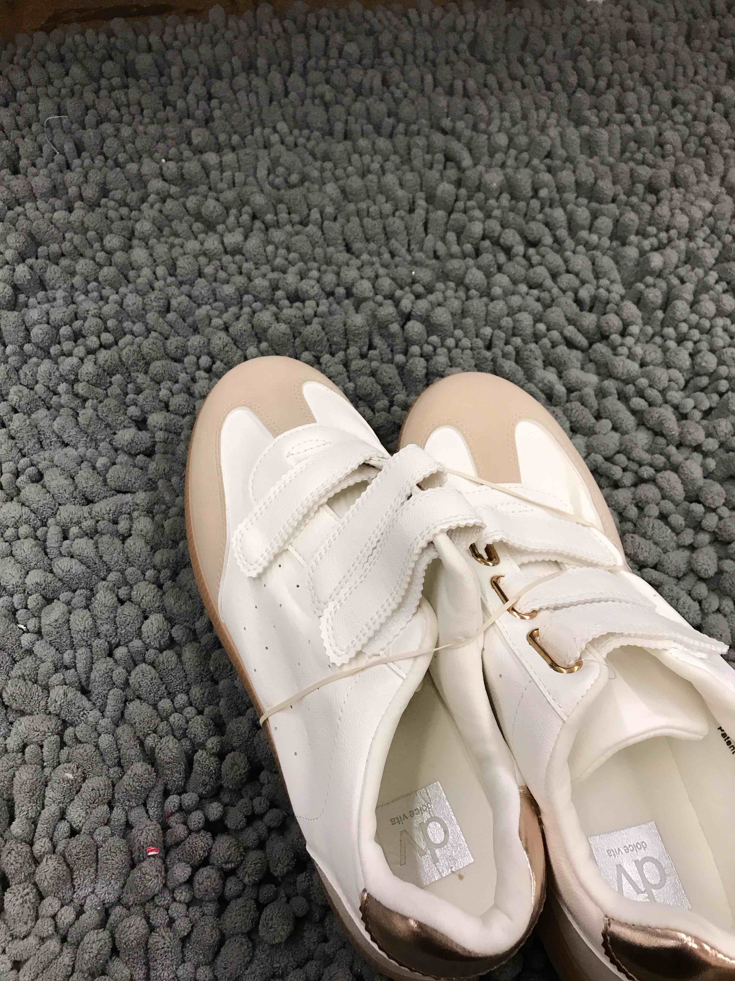 Condition photo showing New/Like New for dolce vita shoe