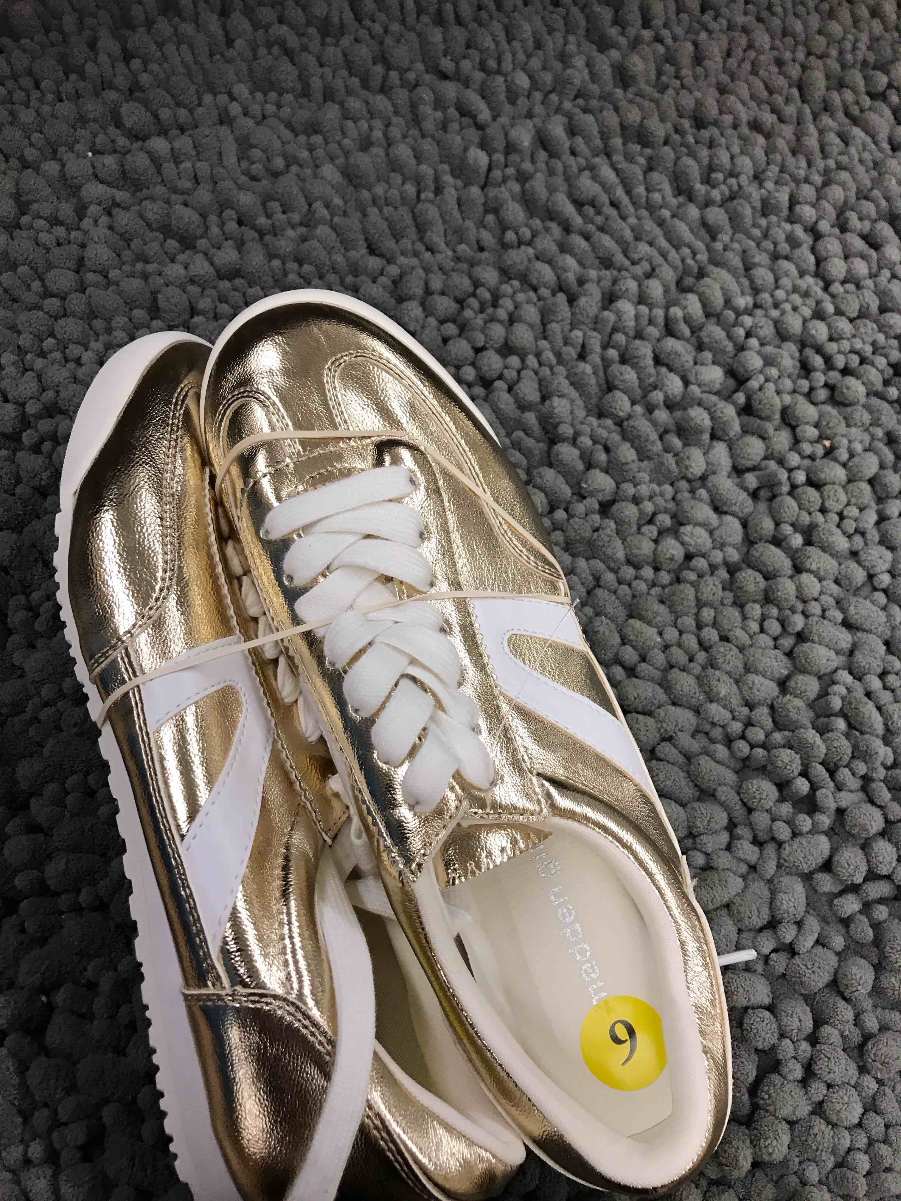 Condition photo showing New/Like New for madden girl shoe