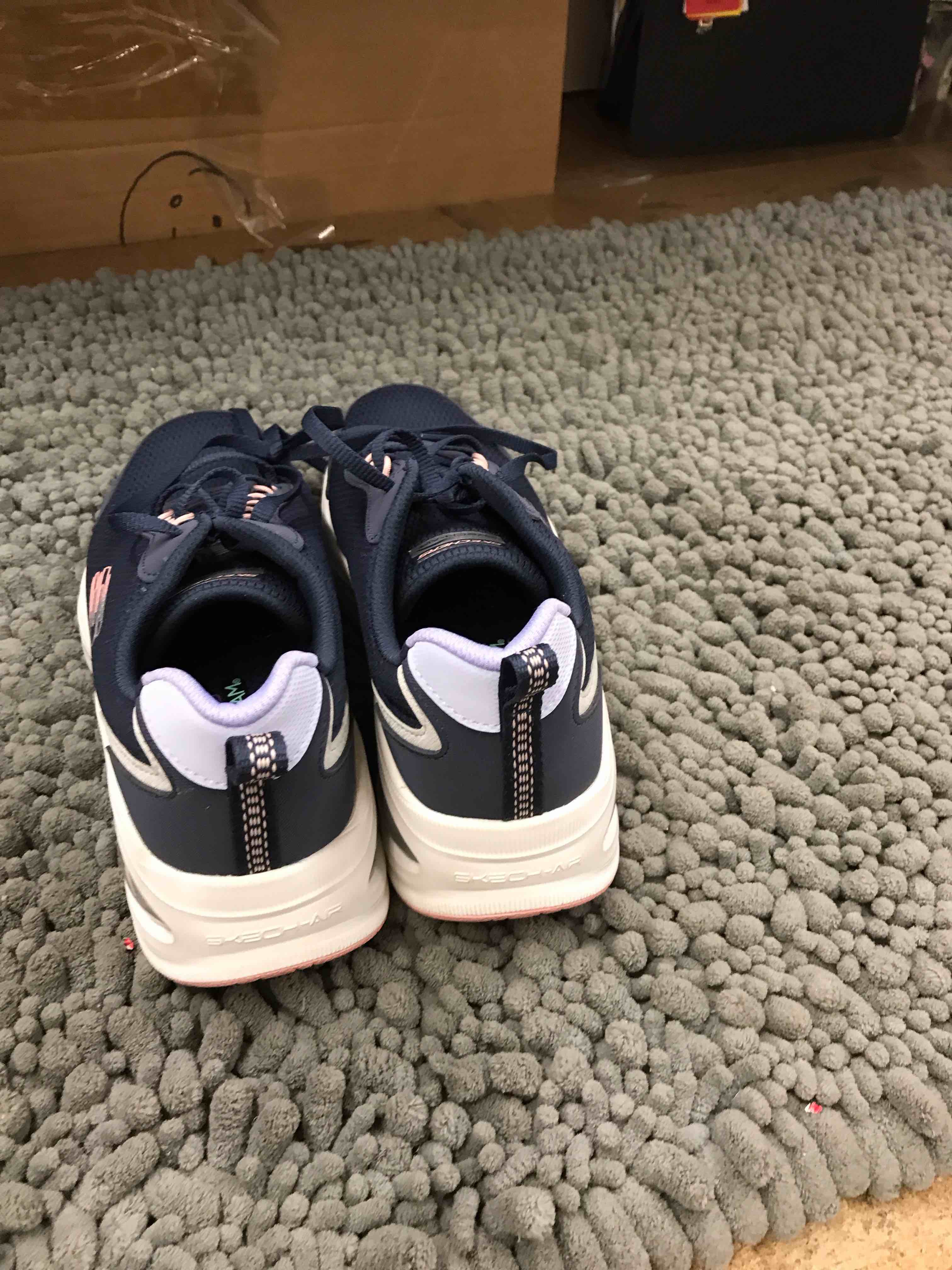 Condition photo showing New/Like New for sketchers memory foam