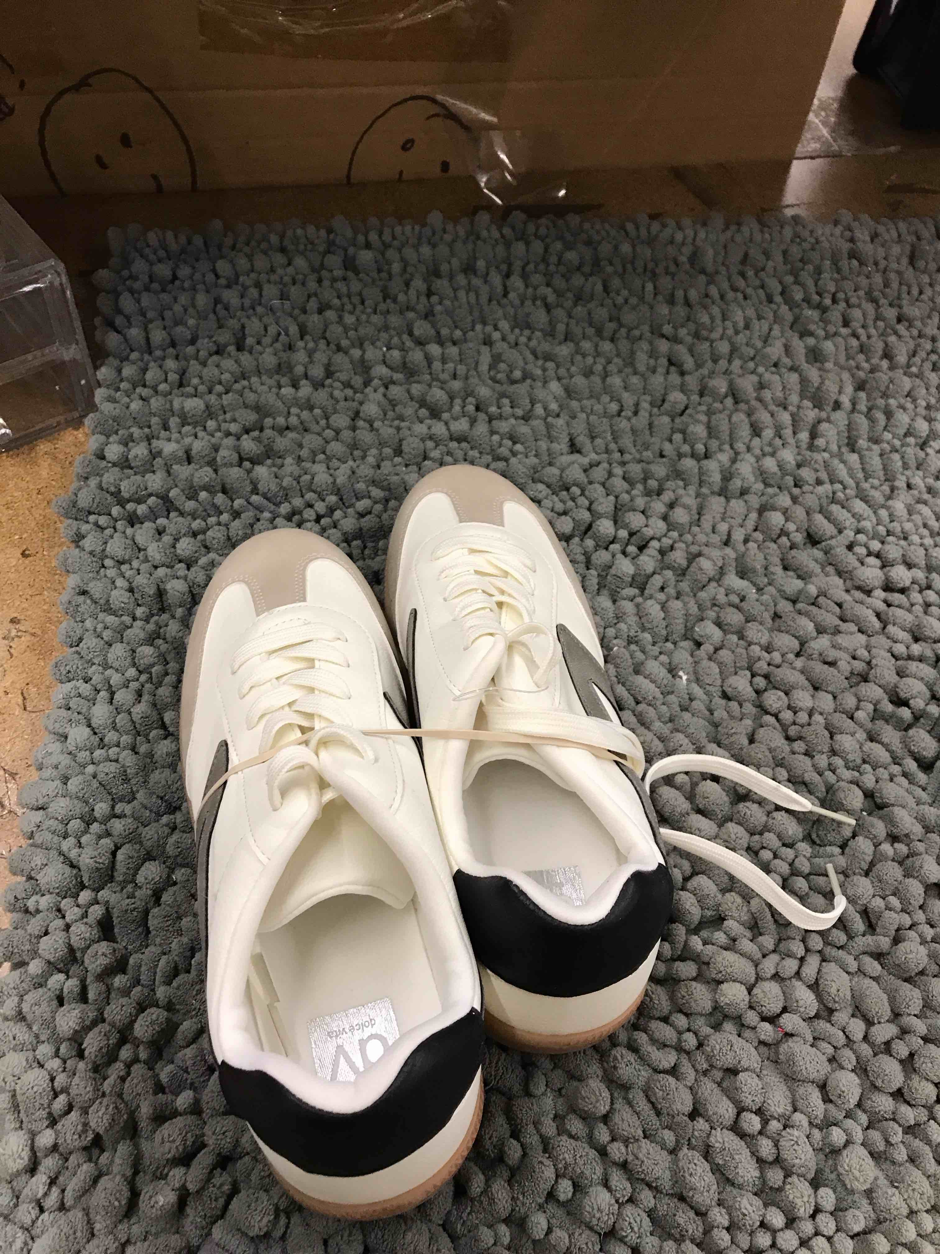 Condition photo showing New/Like New for dolce vita shoe