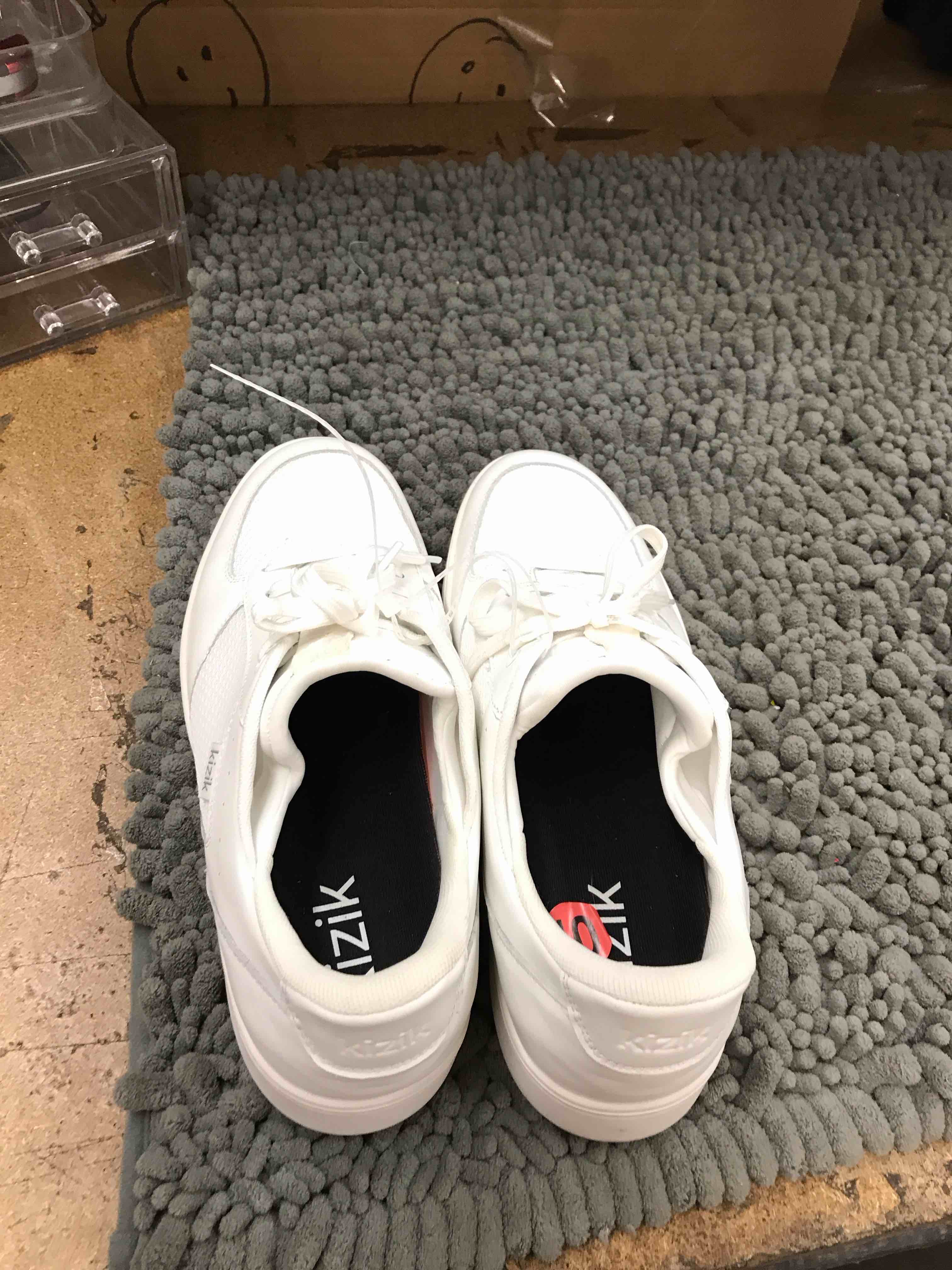 Condition photo showing New/Like New for kizik shoe