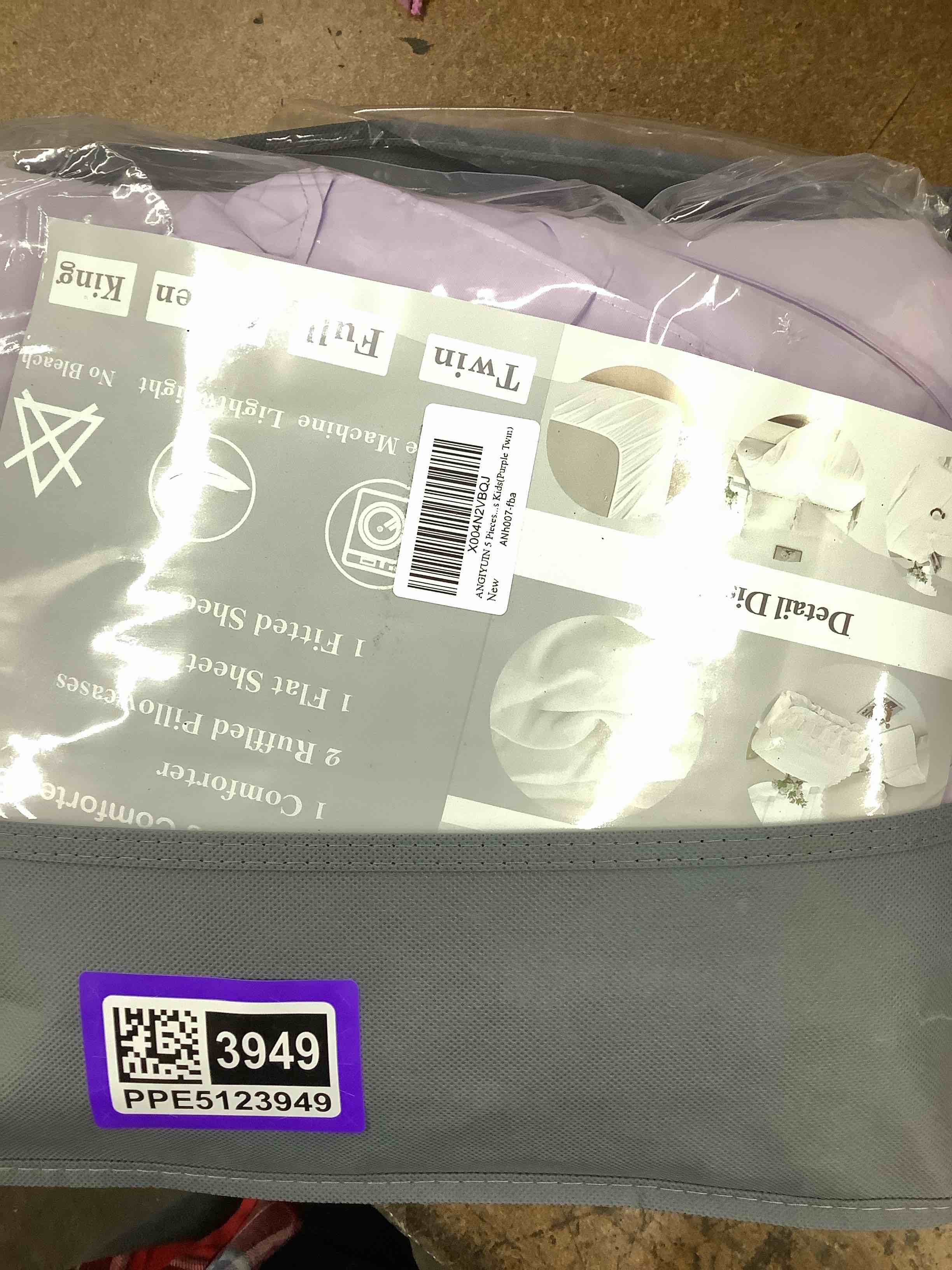 Condition photo showing Good Condition for comforter set twin 