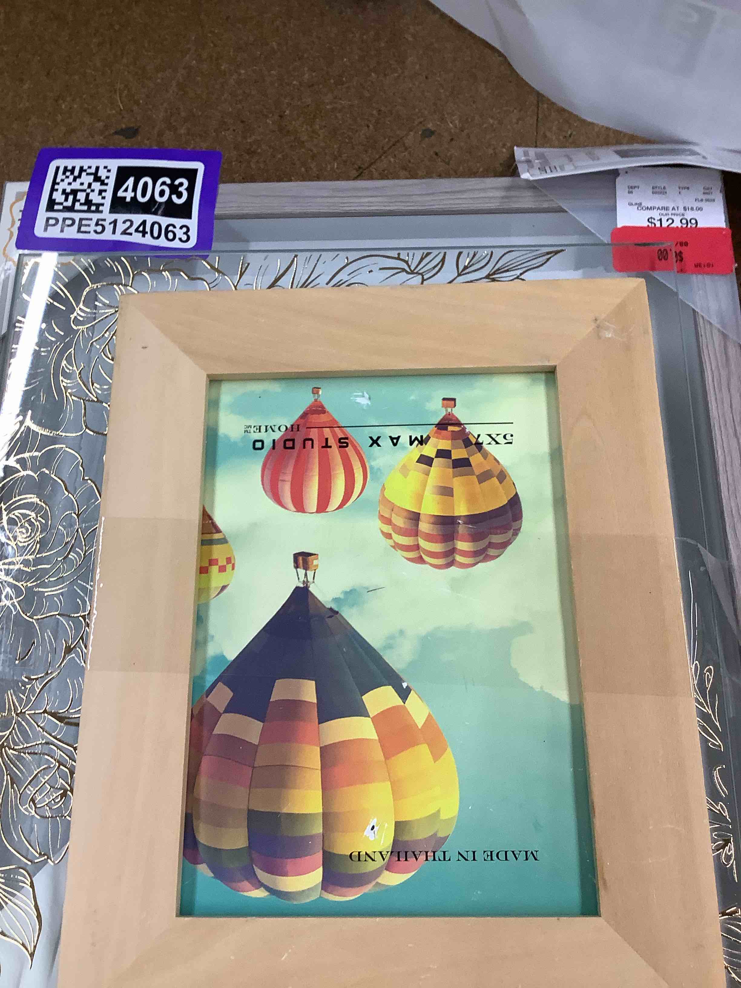 Condition photo showing New/Like New for 3 pictures frames 