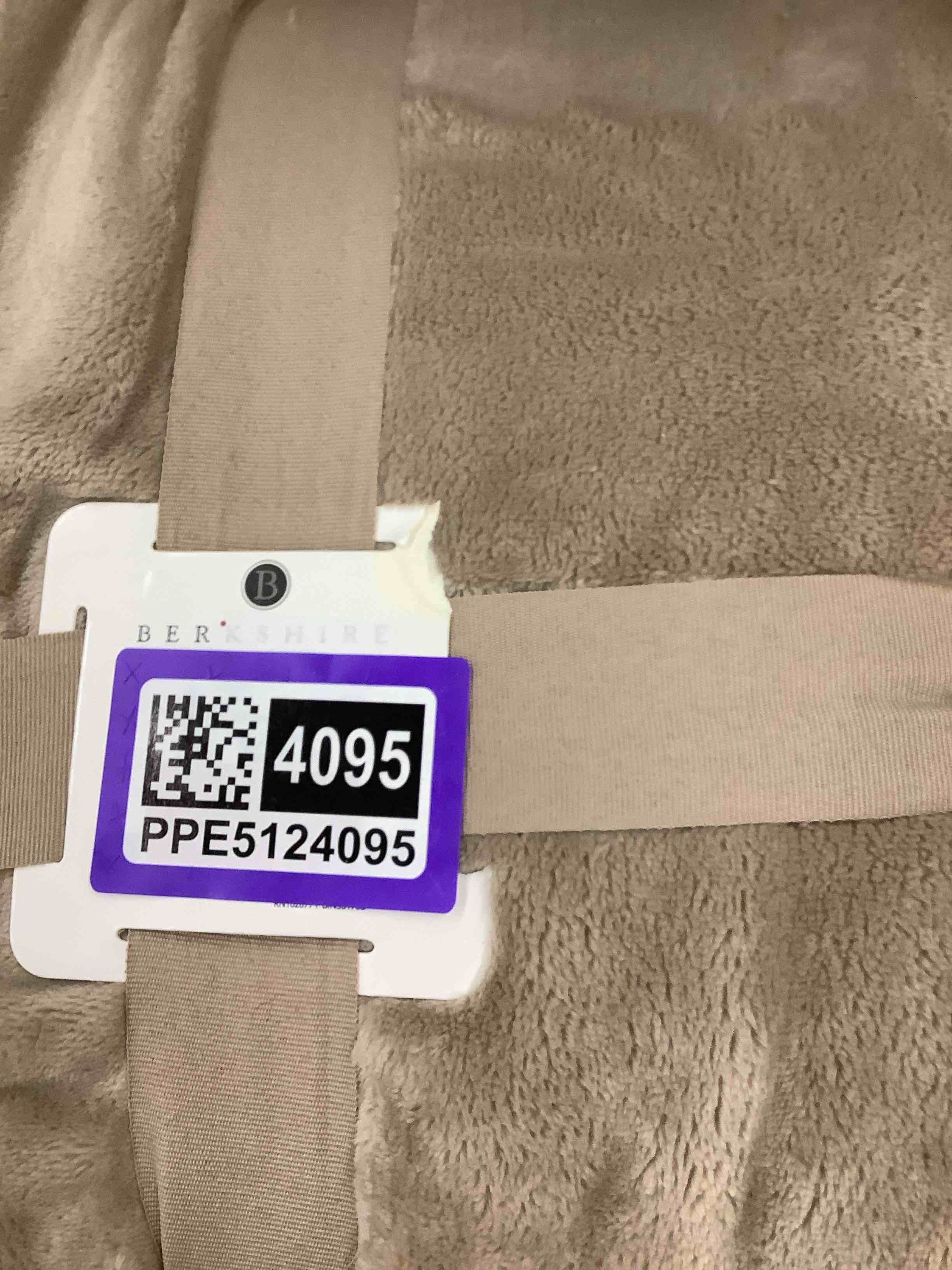 Condition photo showing Good Condition for blanket