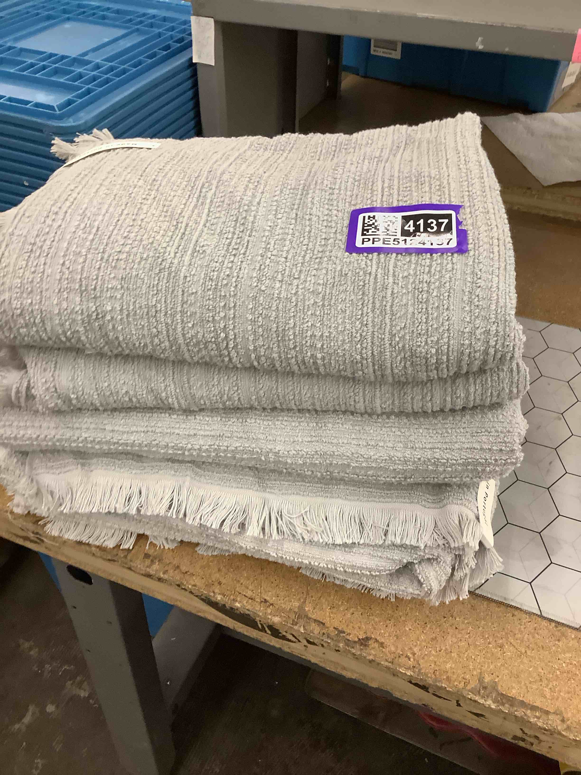 Condition photo showing Good Condition for 5 towels made in portugal 