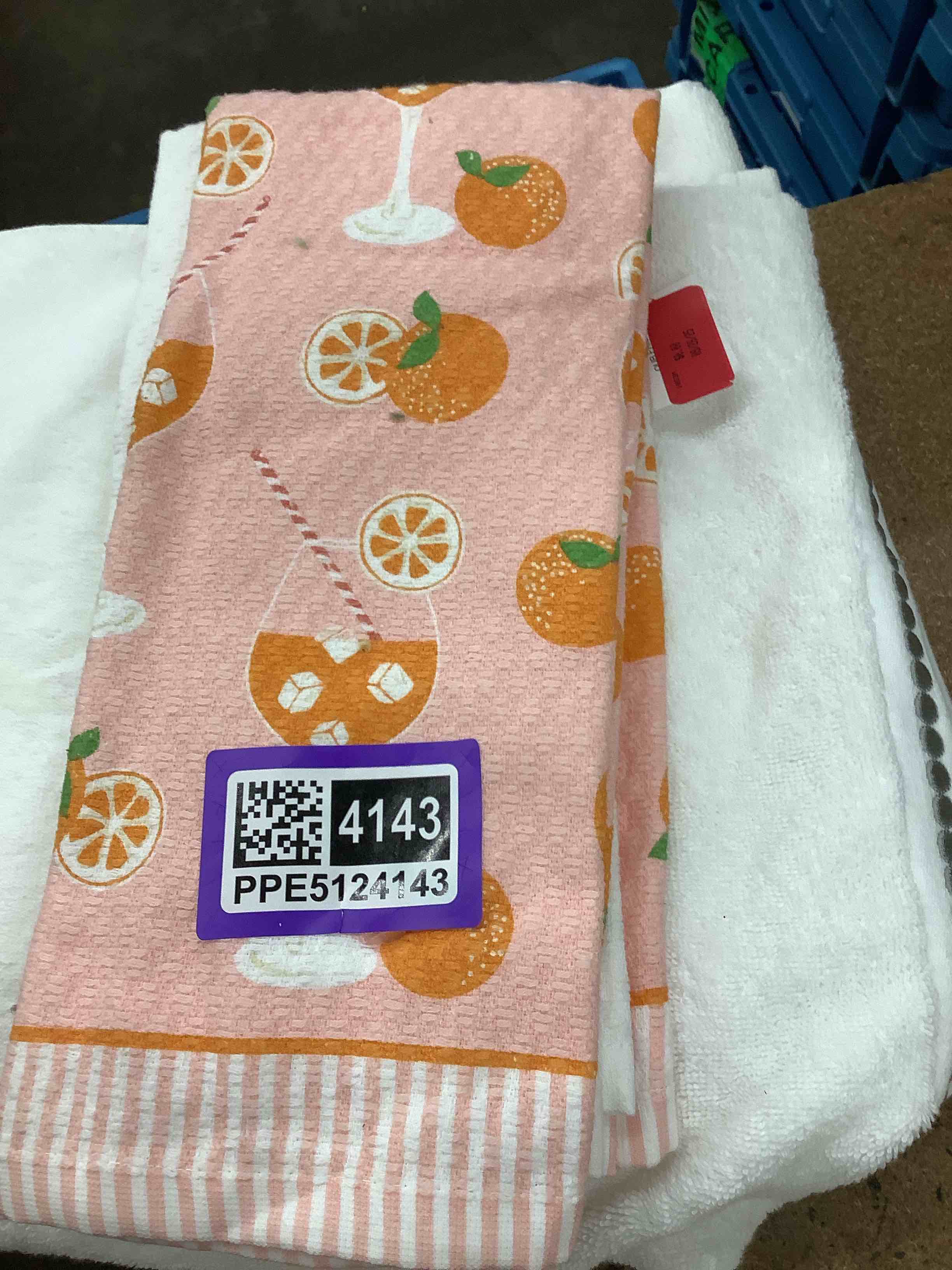 1 bath towel, set of hand towels 