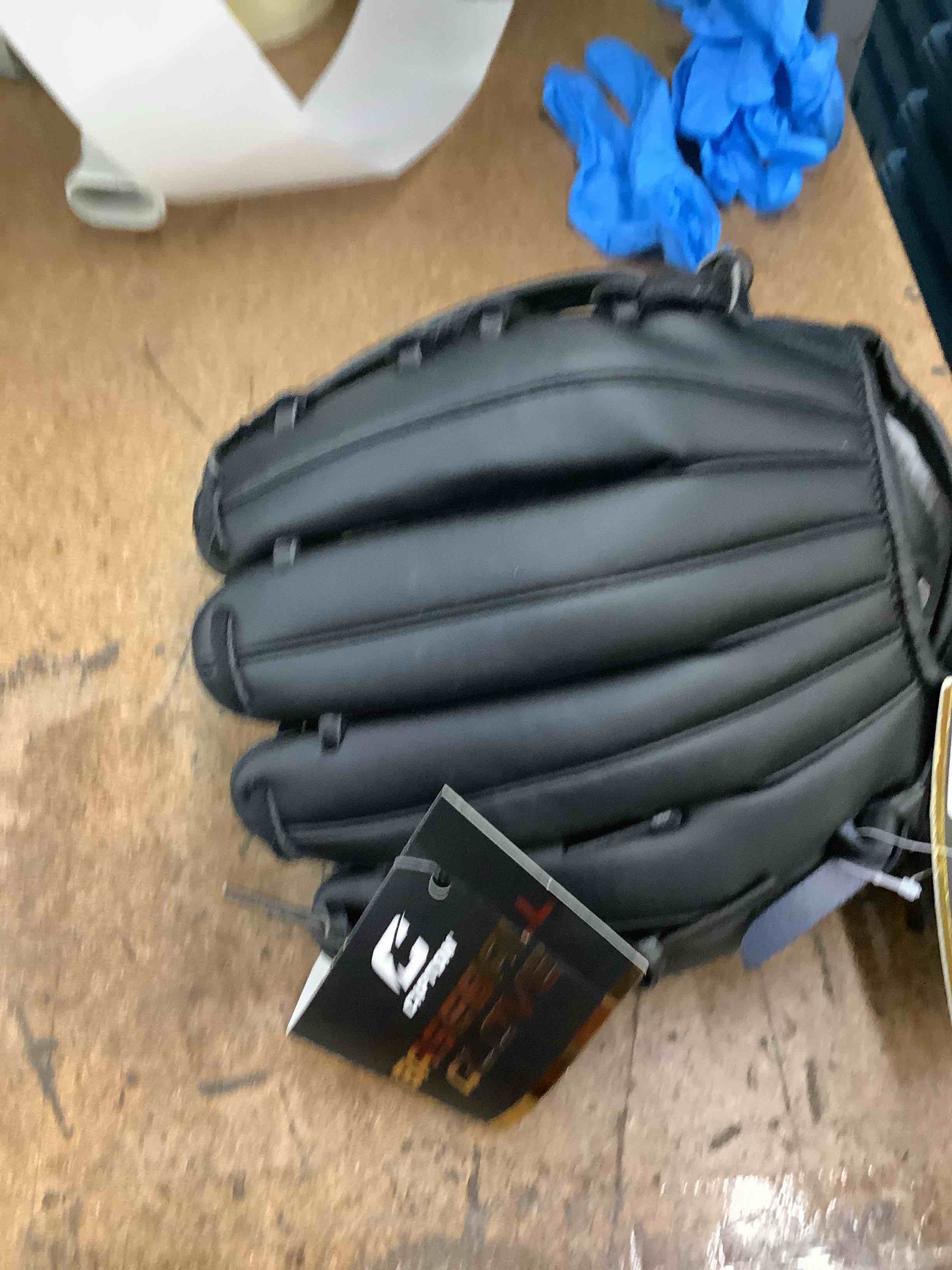 Condition photo showing Good Condition for lefty glove