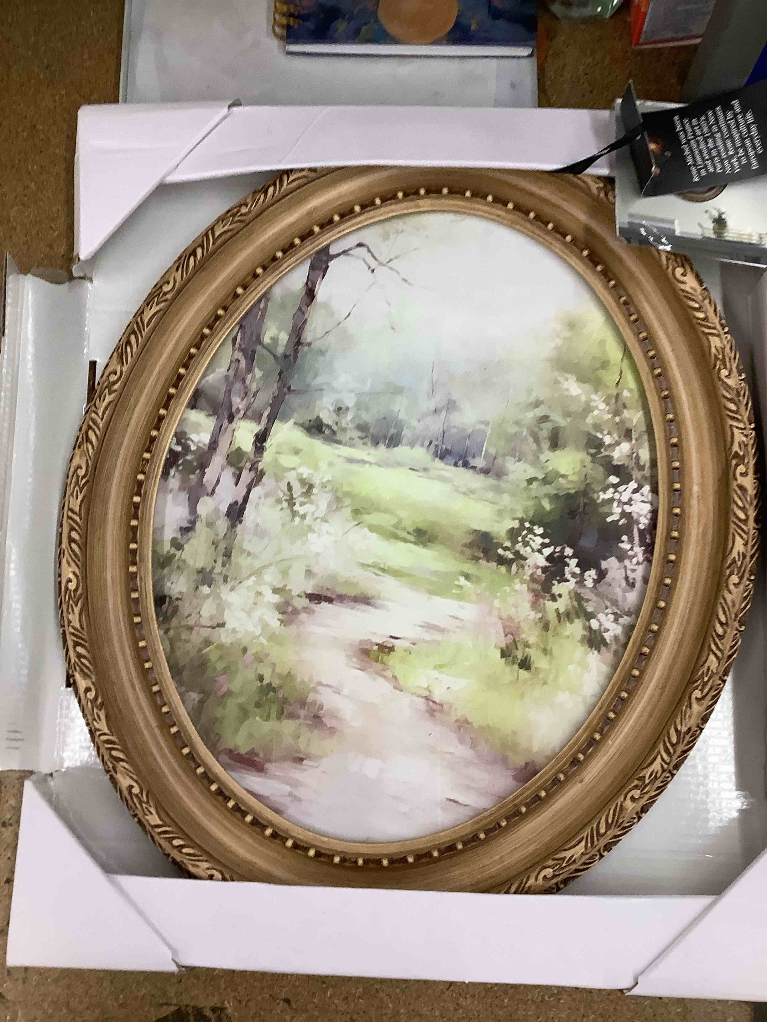 Condition photo showing Good Condition for wall pic 