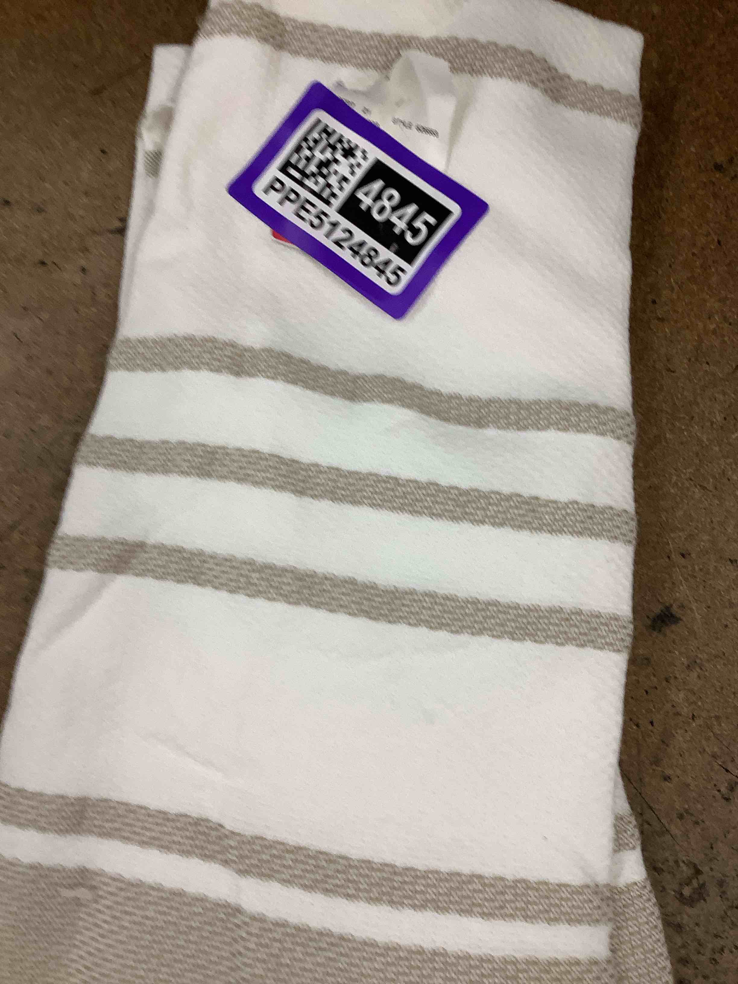 Condition photo showing Good Condition for dish towel 