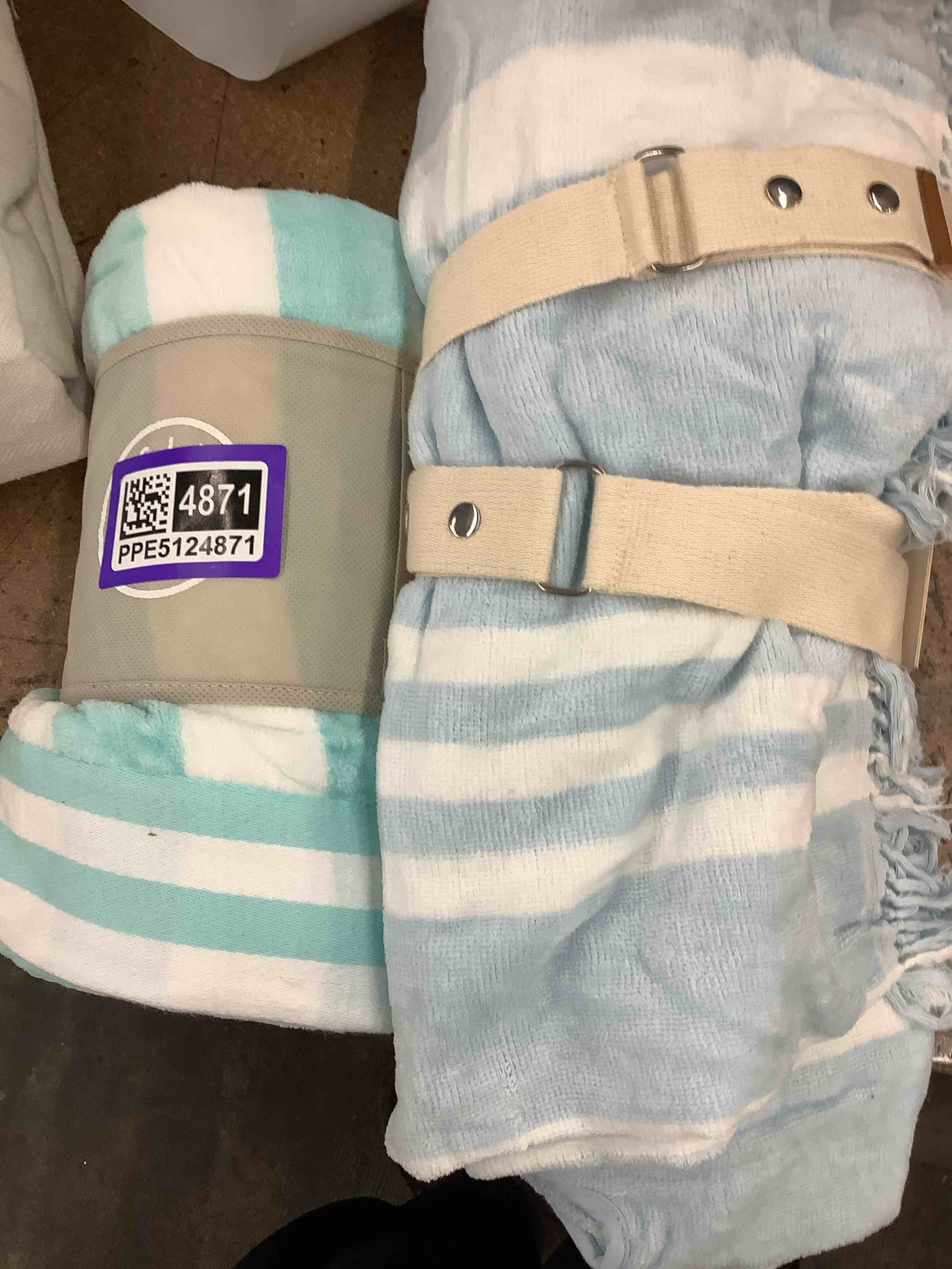 2 throws towels 