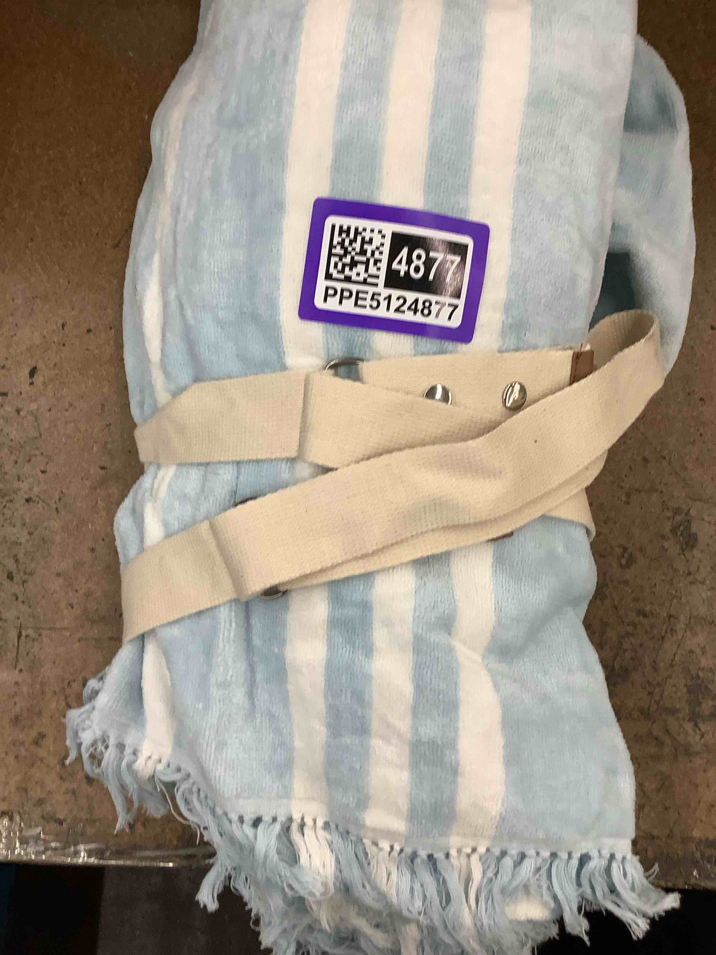 Condition photo showing Good Condition for big towel 