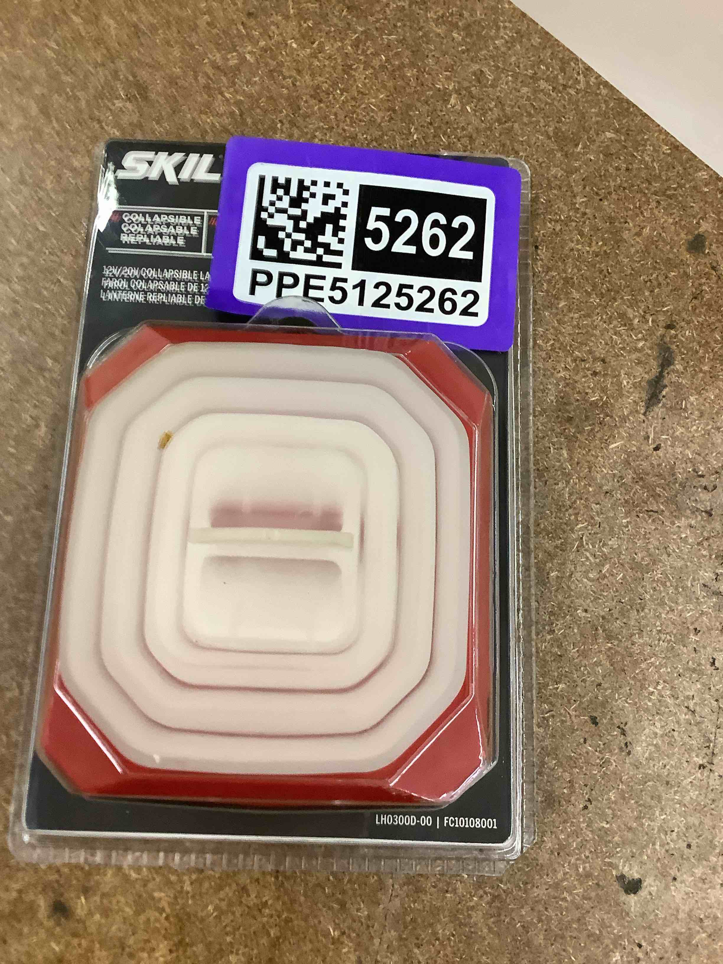 Condition photo showing Good Condition for collapsible lantern 