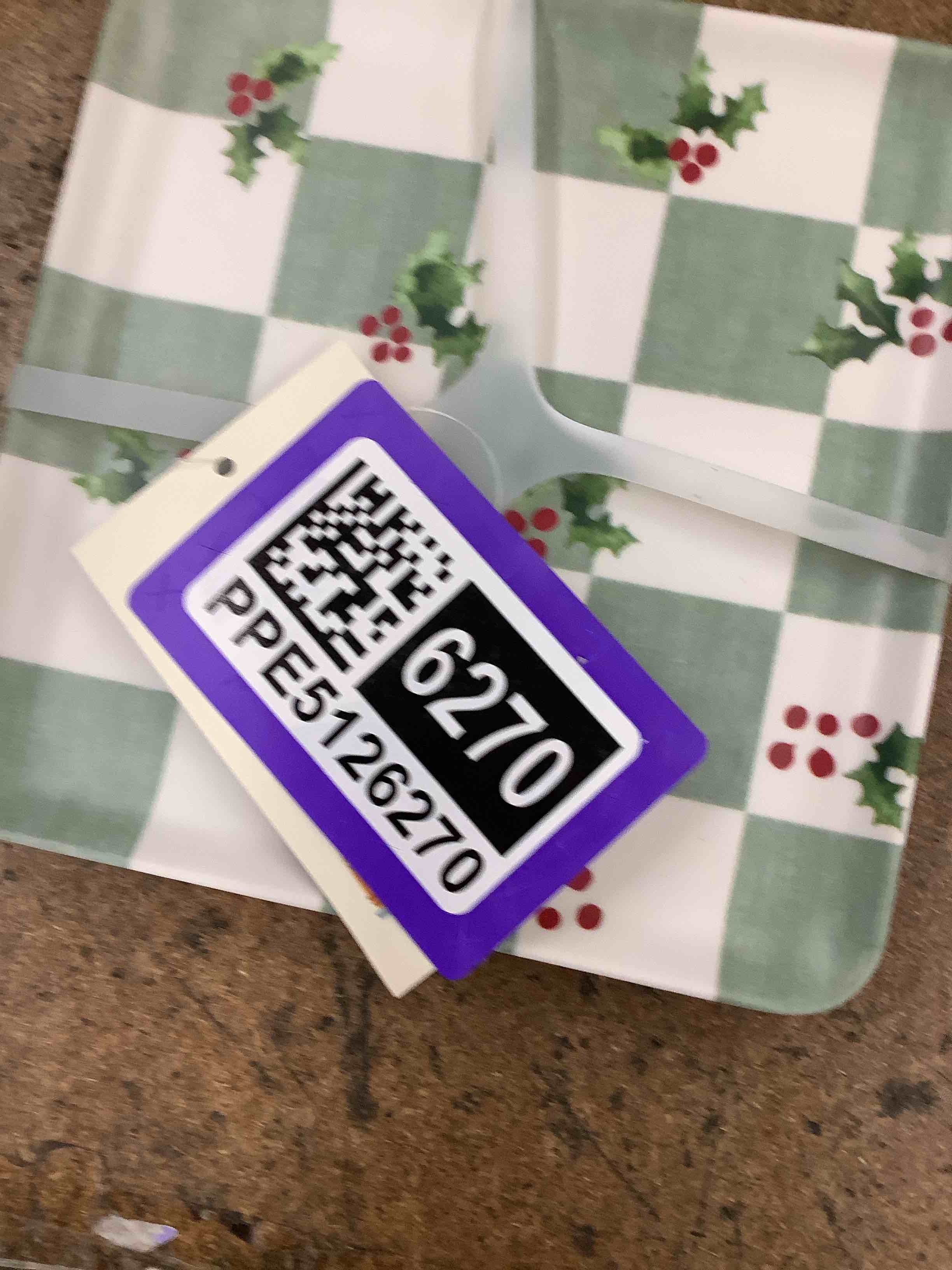 Condition photo showing Good Condition for set of 4 plates 