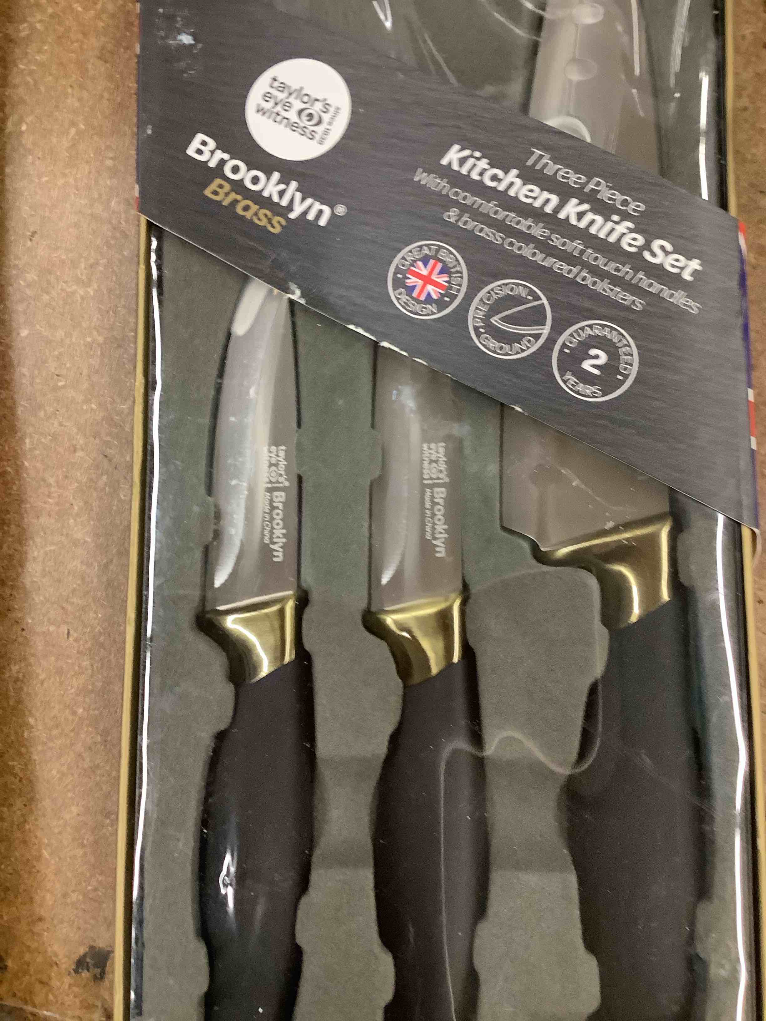 Condition photo showing Good Condition for knife set 