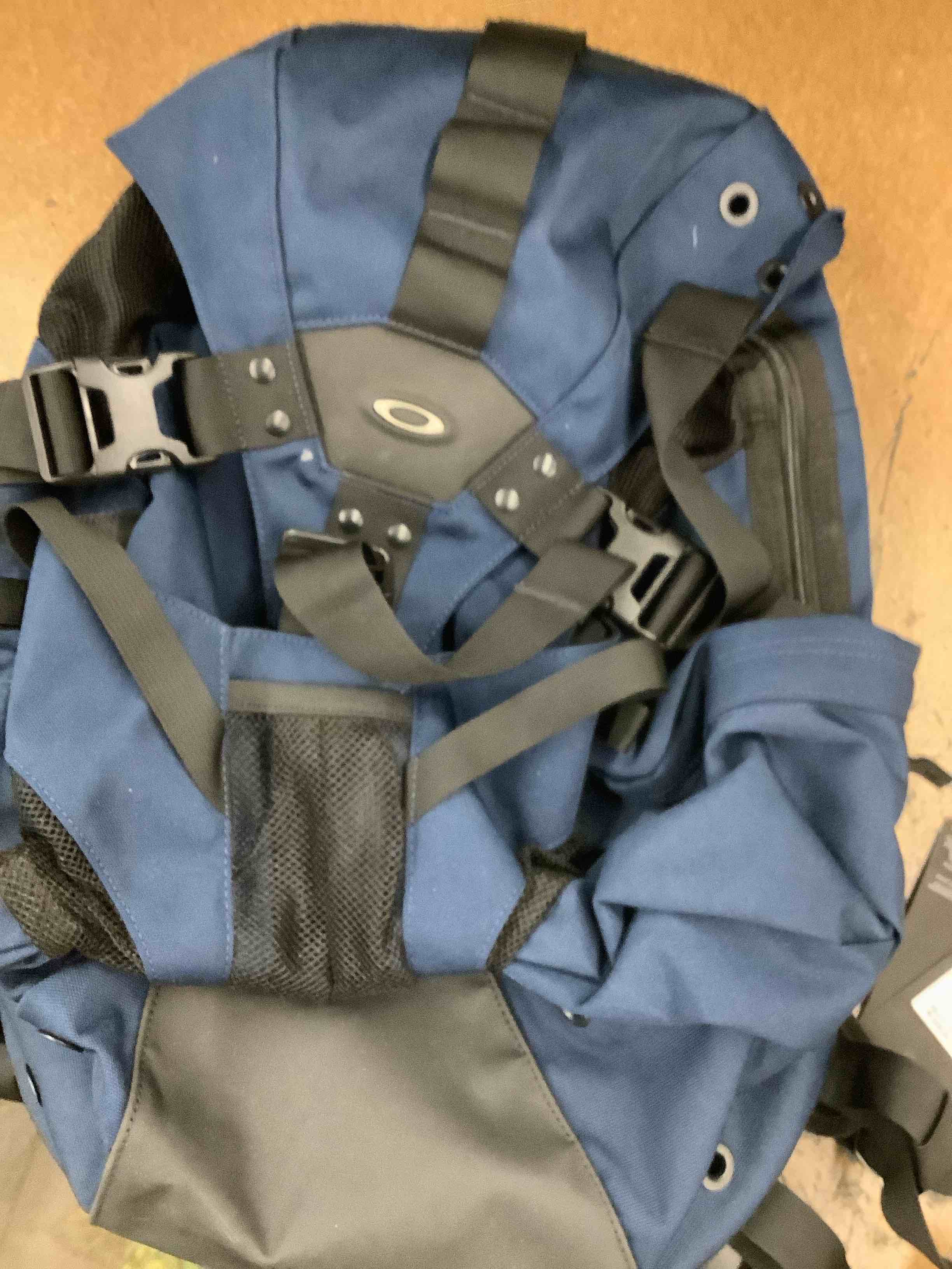 Condition photo showing Good Condition for pack back 