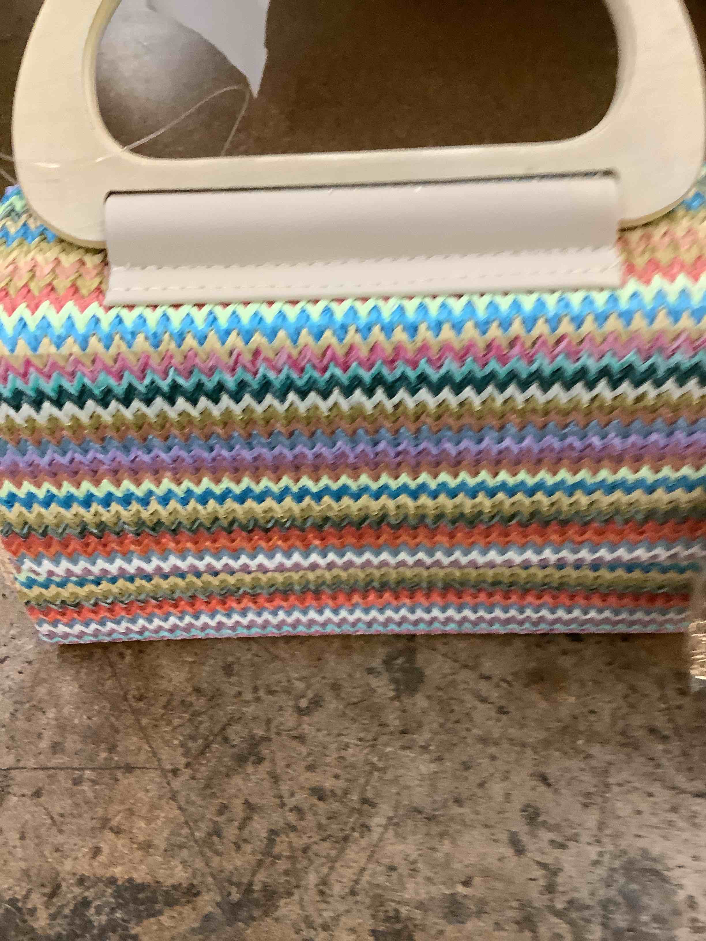 Condition photo showing Good Condition for purse 