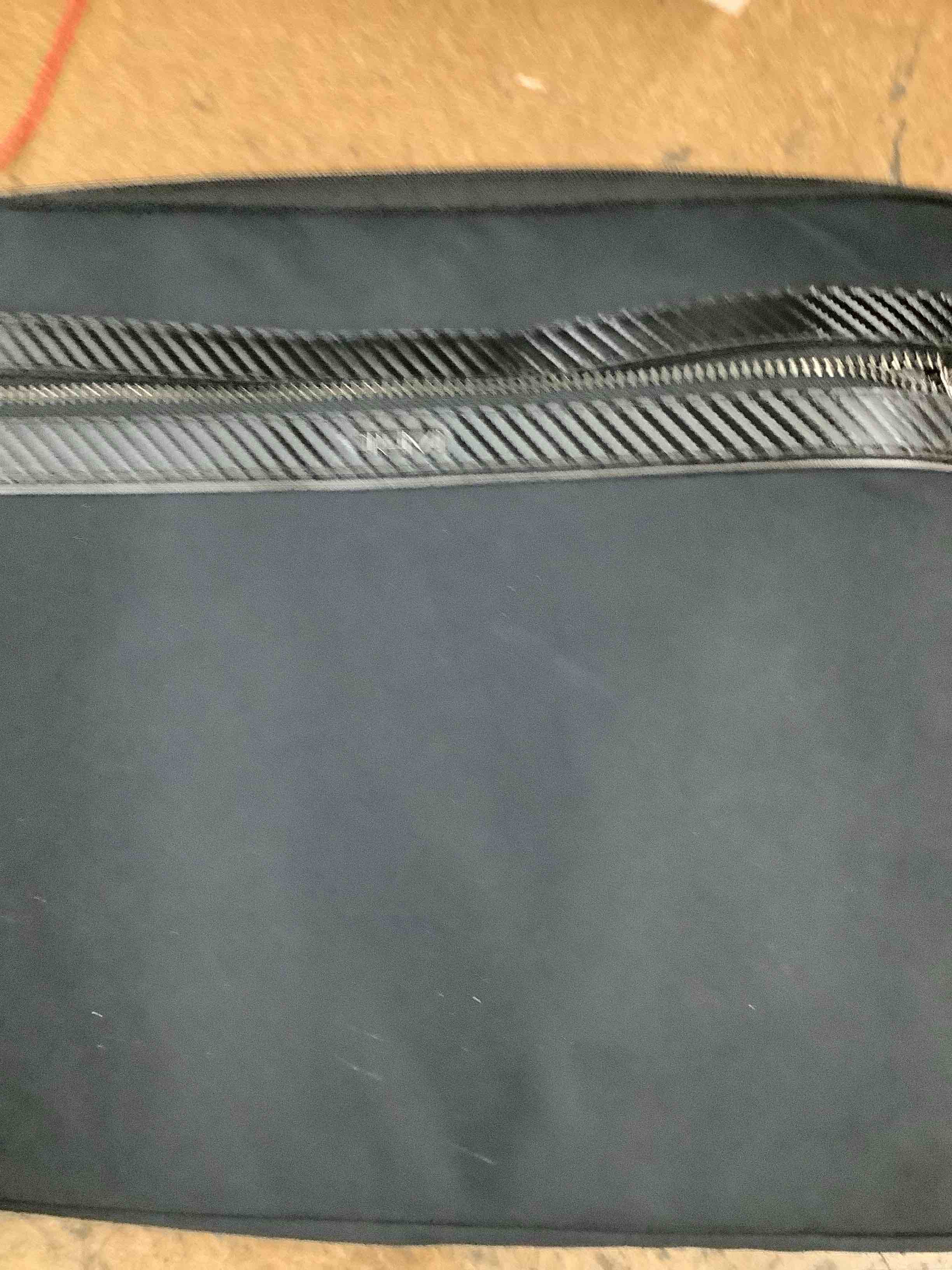 Condition photo showing Good Condition for large laptop bag 
