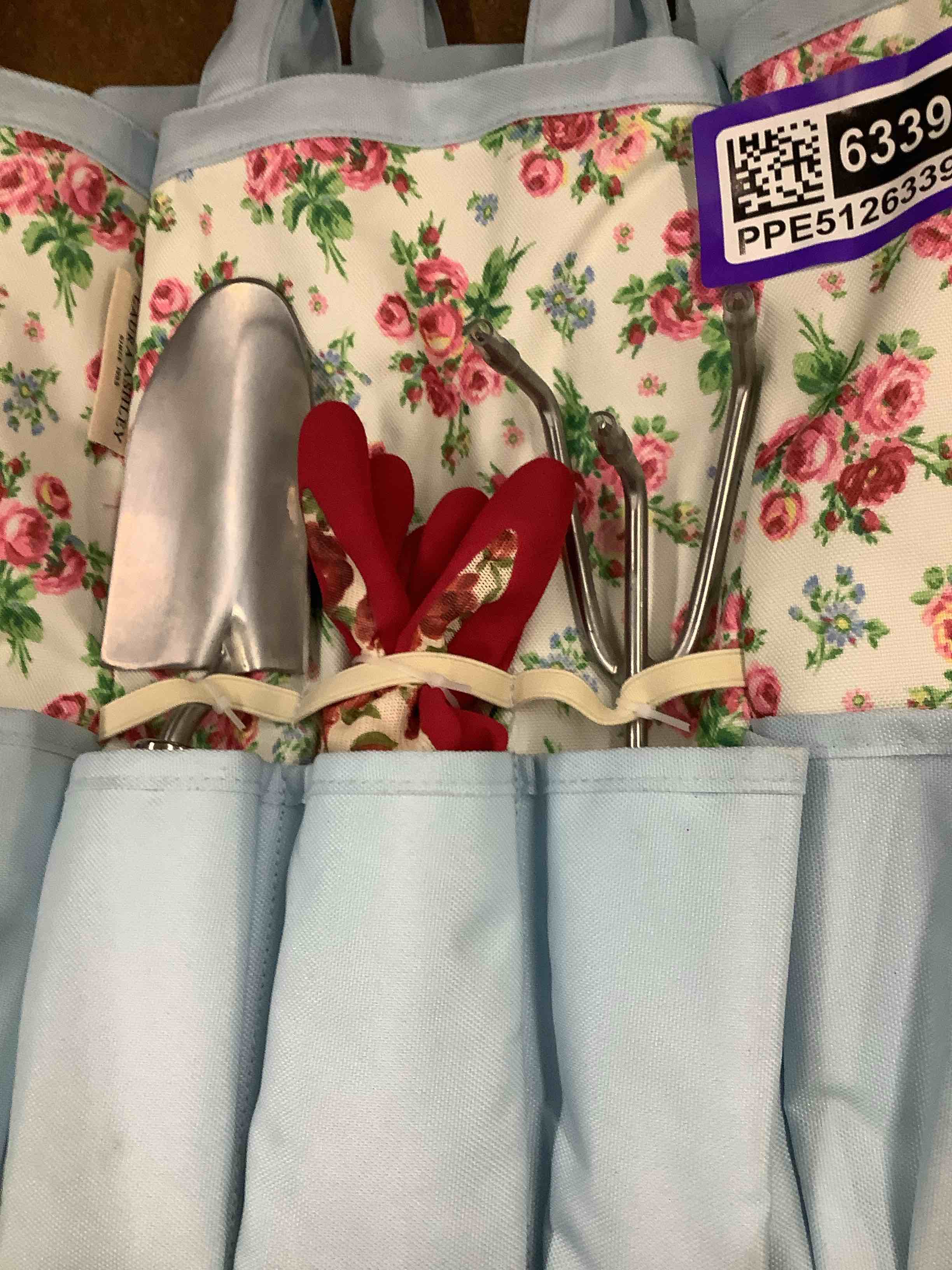 Condition photo showing Good Condition for gardening bag 