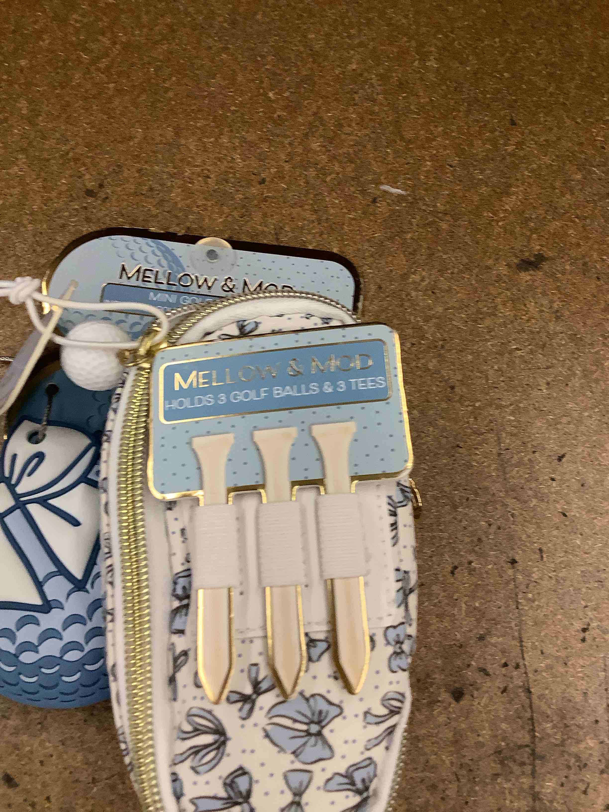 Condition photo showing Good Condition for mini golf pouch 
