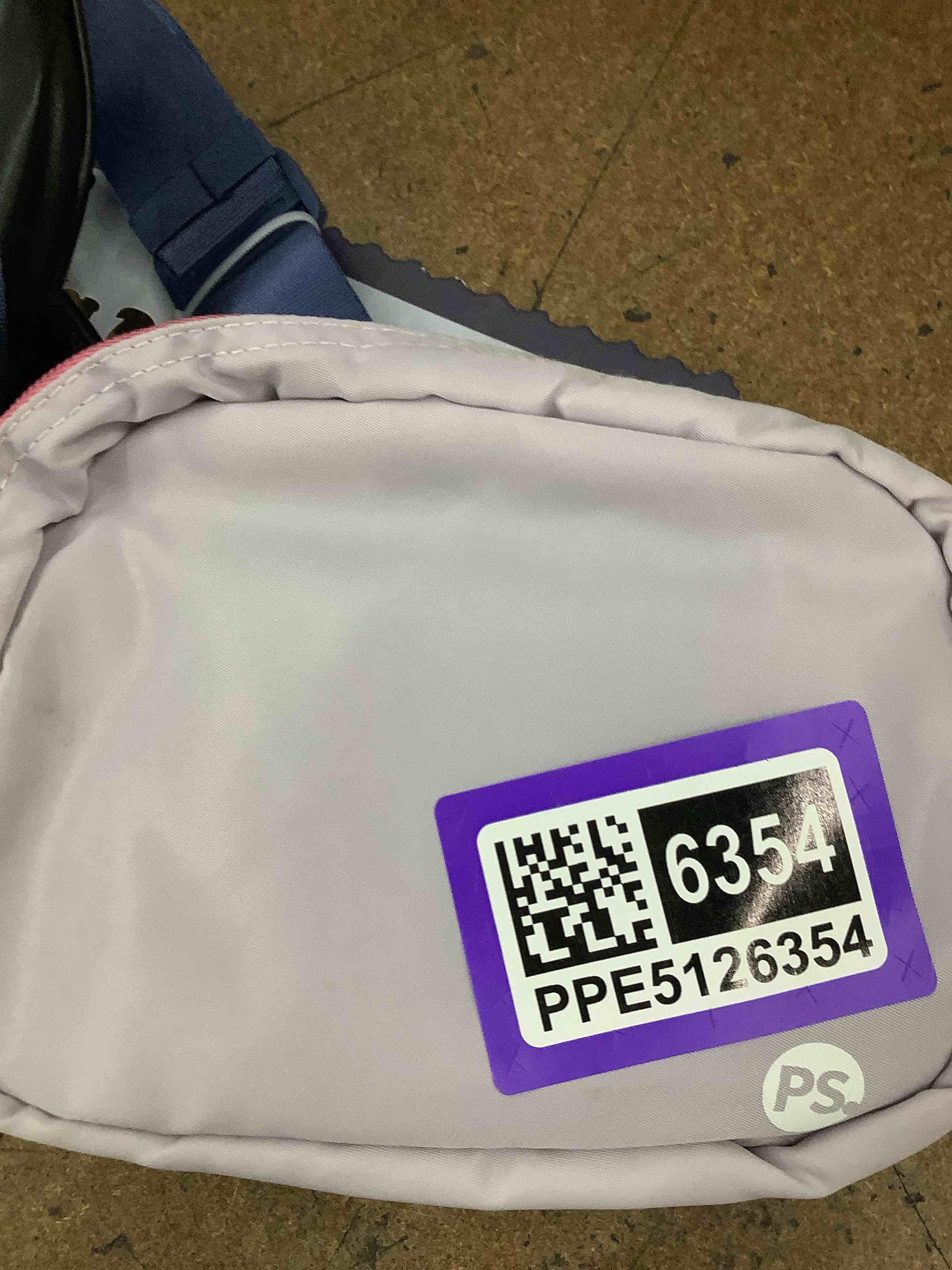 Condition photo showing Good Condition for pouch 