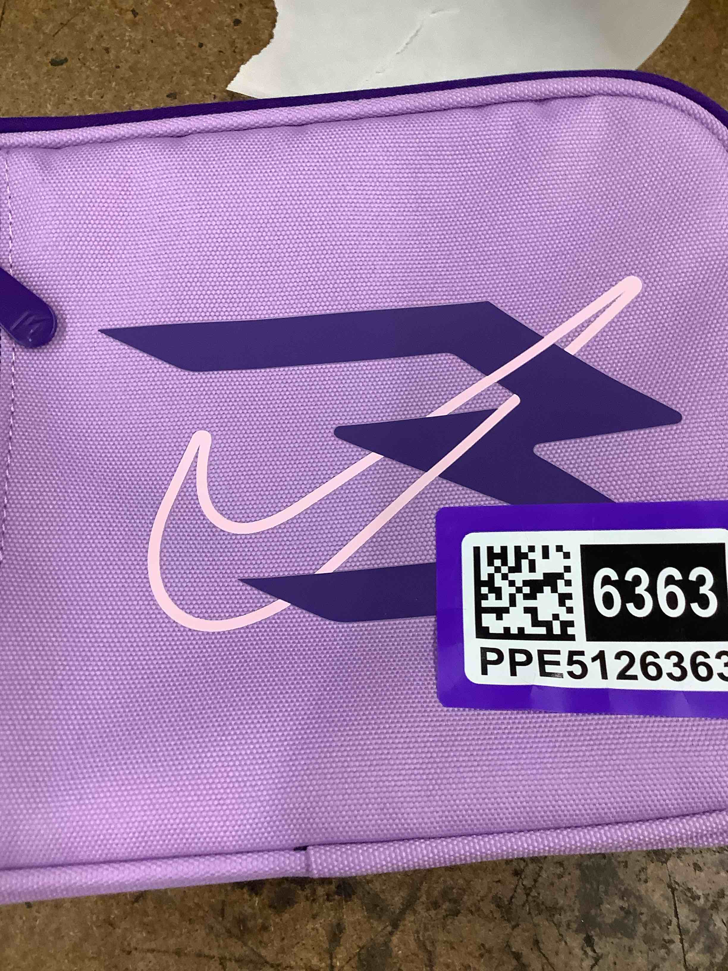 Condition photo showing Good Condition for lunch bag 