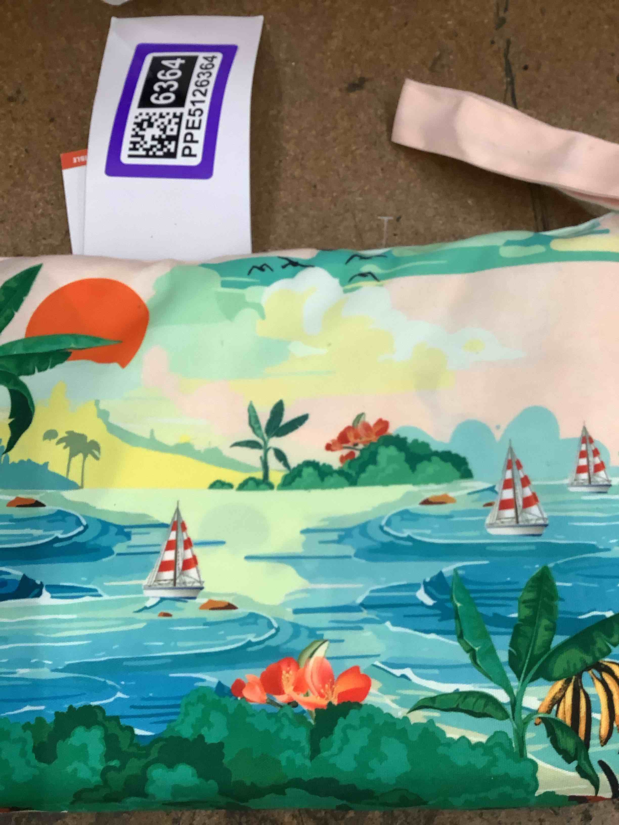 Condition photo showing Good Condition for beach towel bag 