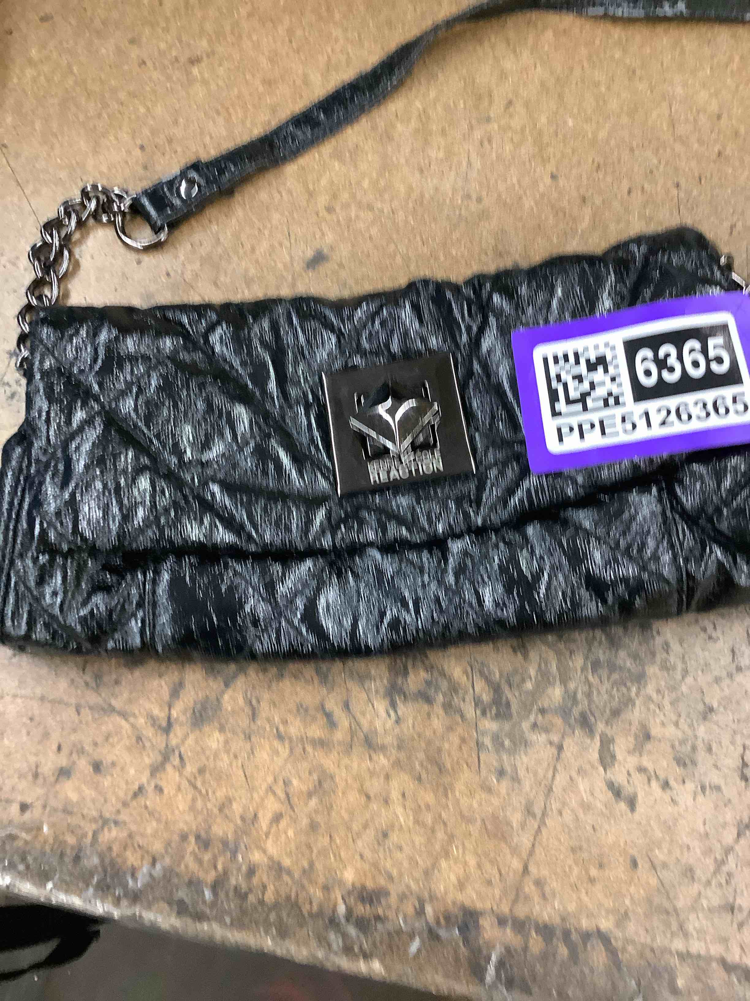 Condition photo showing Good Condition for kenneth cole bag 