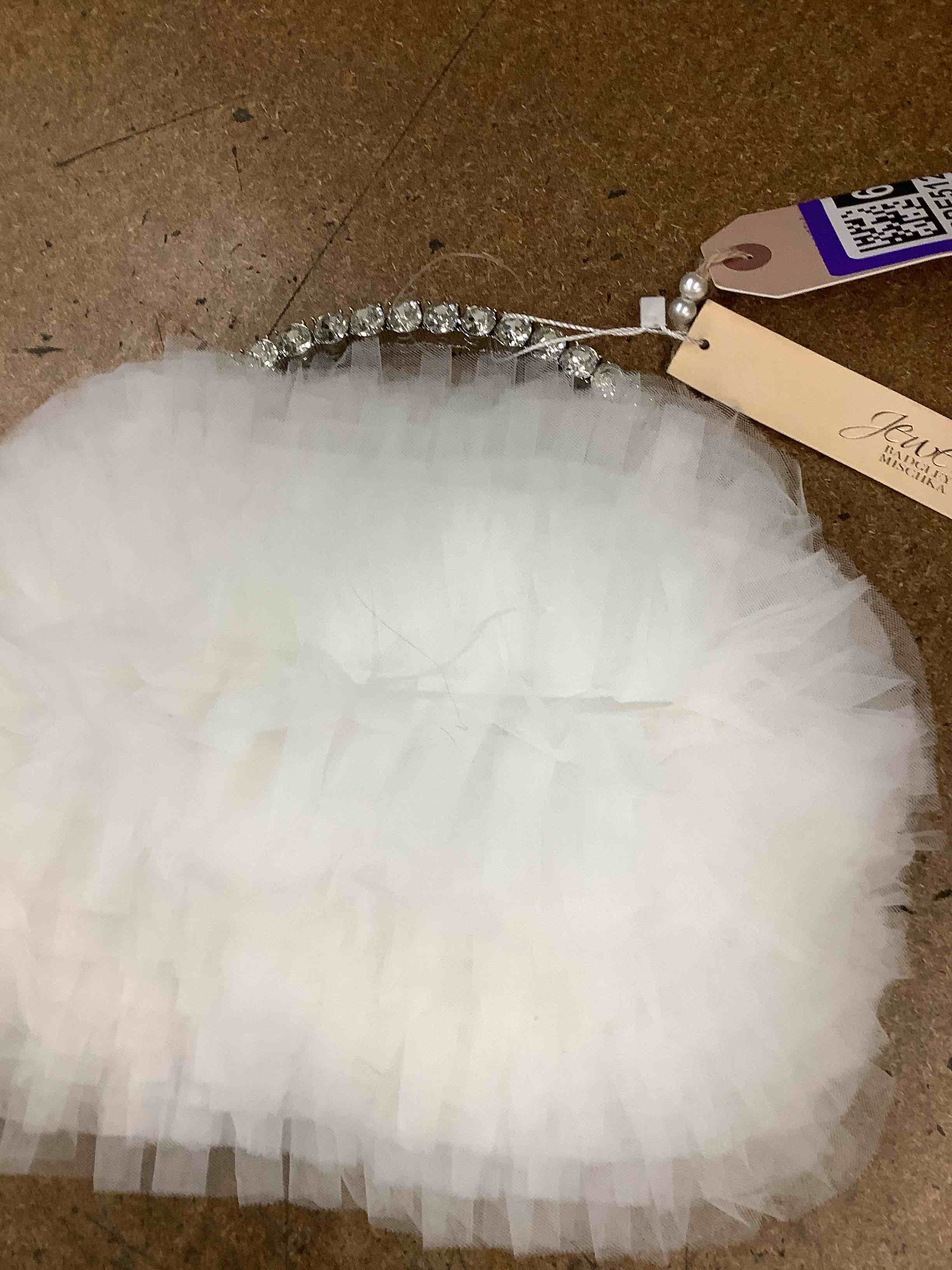 Condition photo showing Good Condition for jewel purse