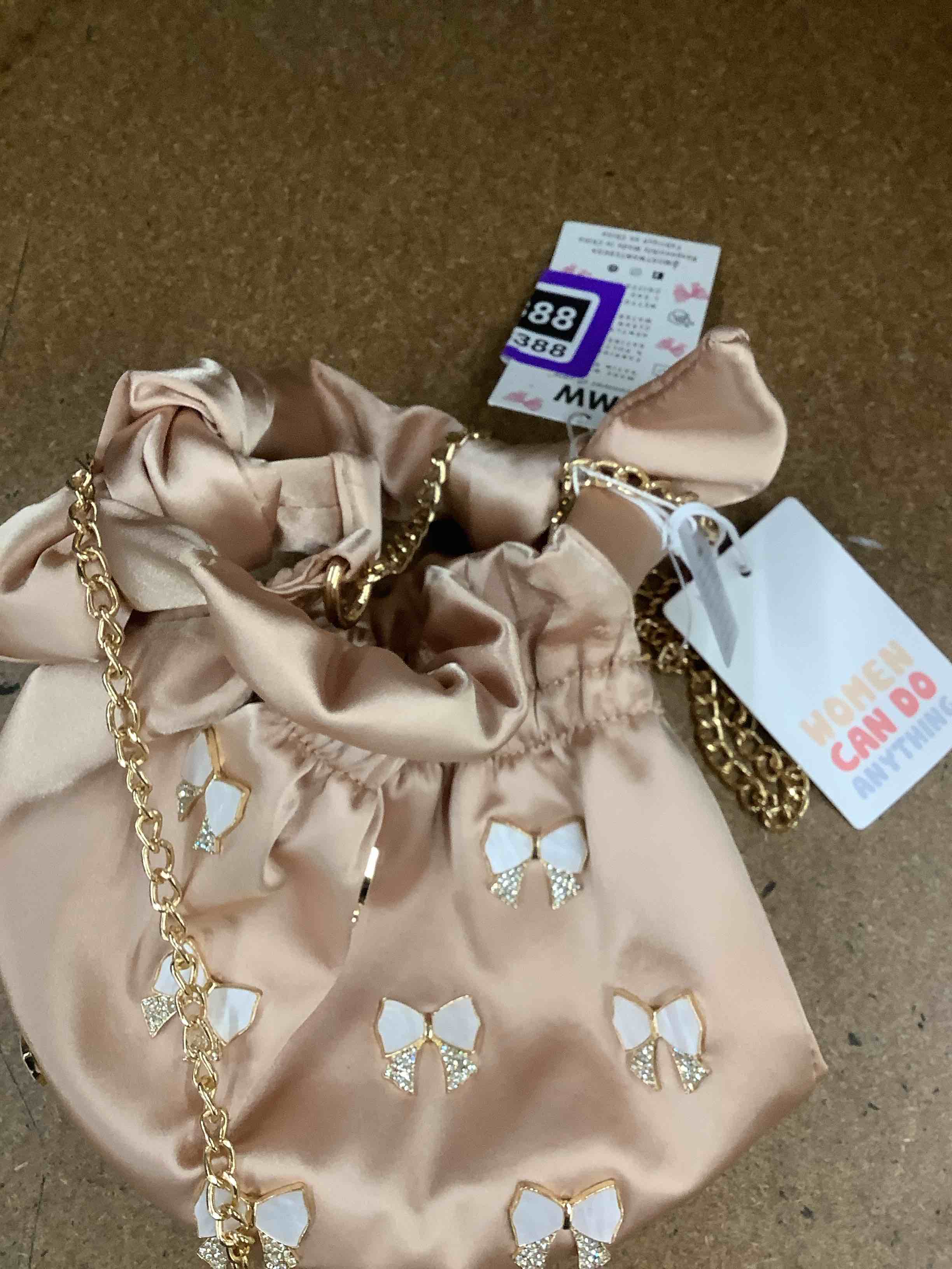 Condition photo showing Good Condition for mw hand purse