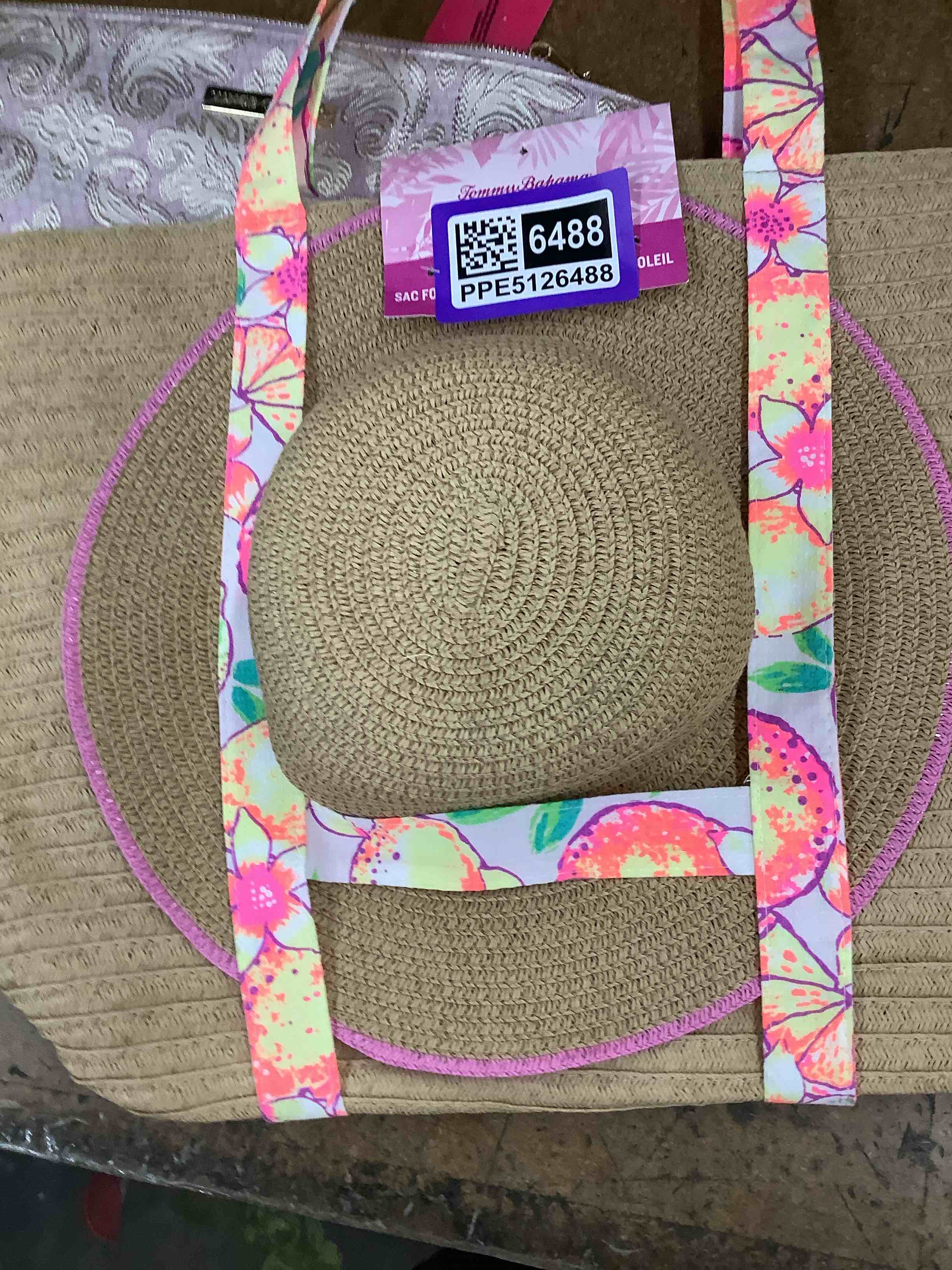 tote with hat 