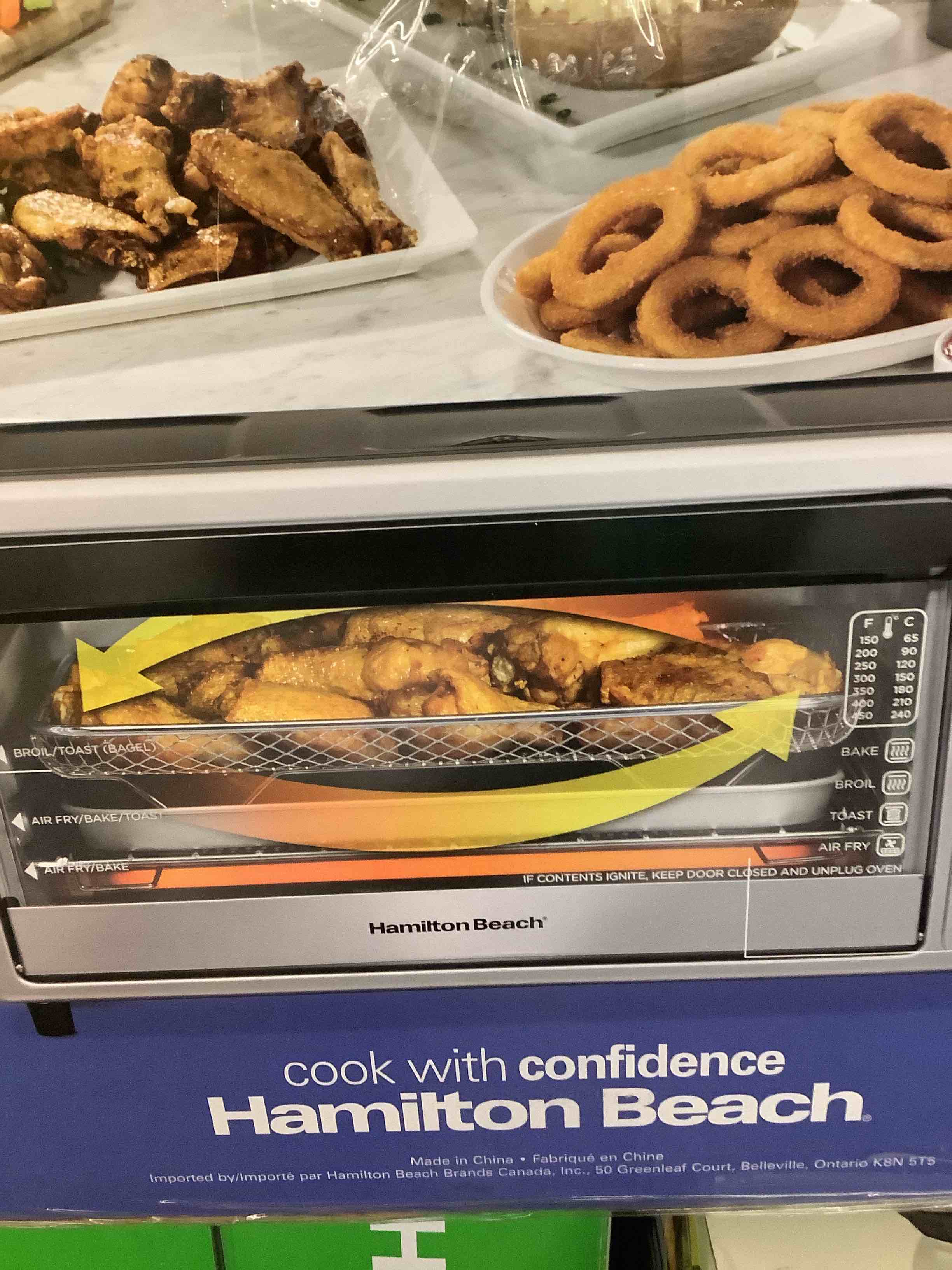 Condition photo showing Good Condition for hamilton beach oven 