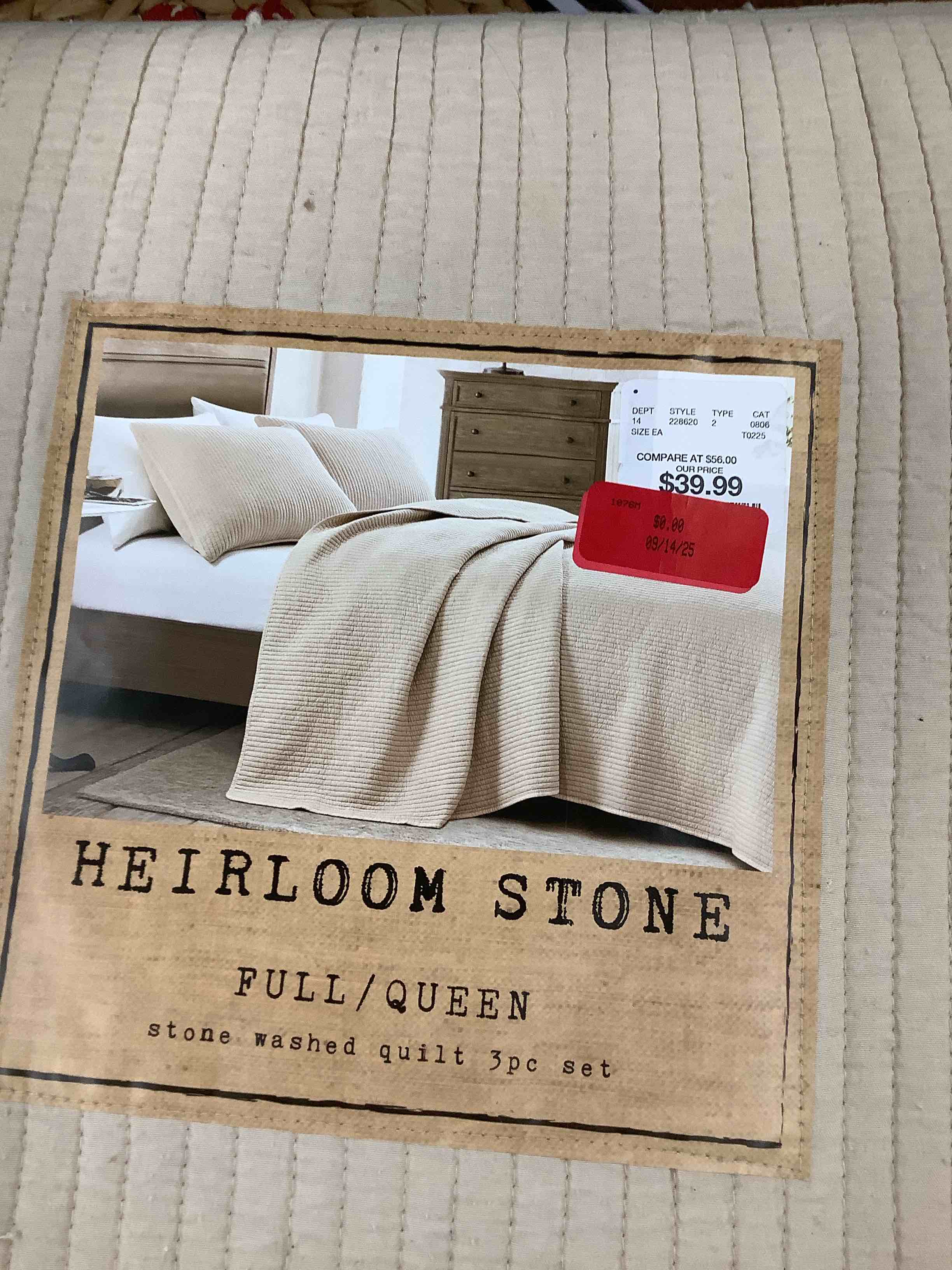 Condition photo showing Good Condition for heirloom stone full/queen 