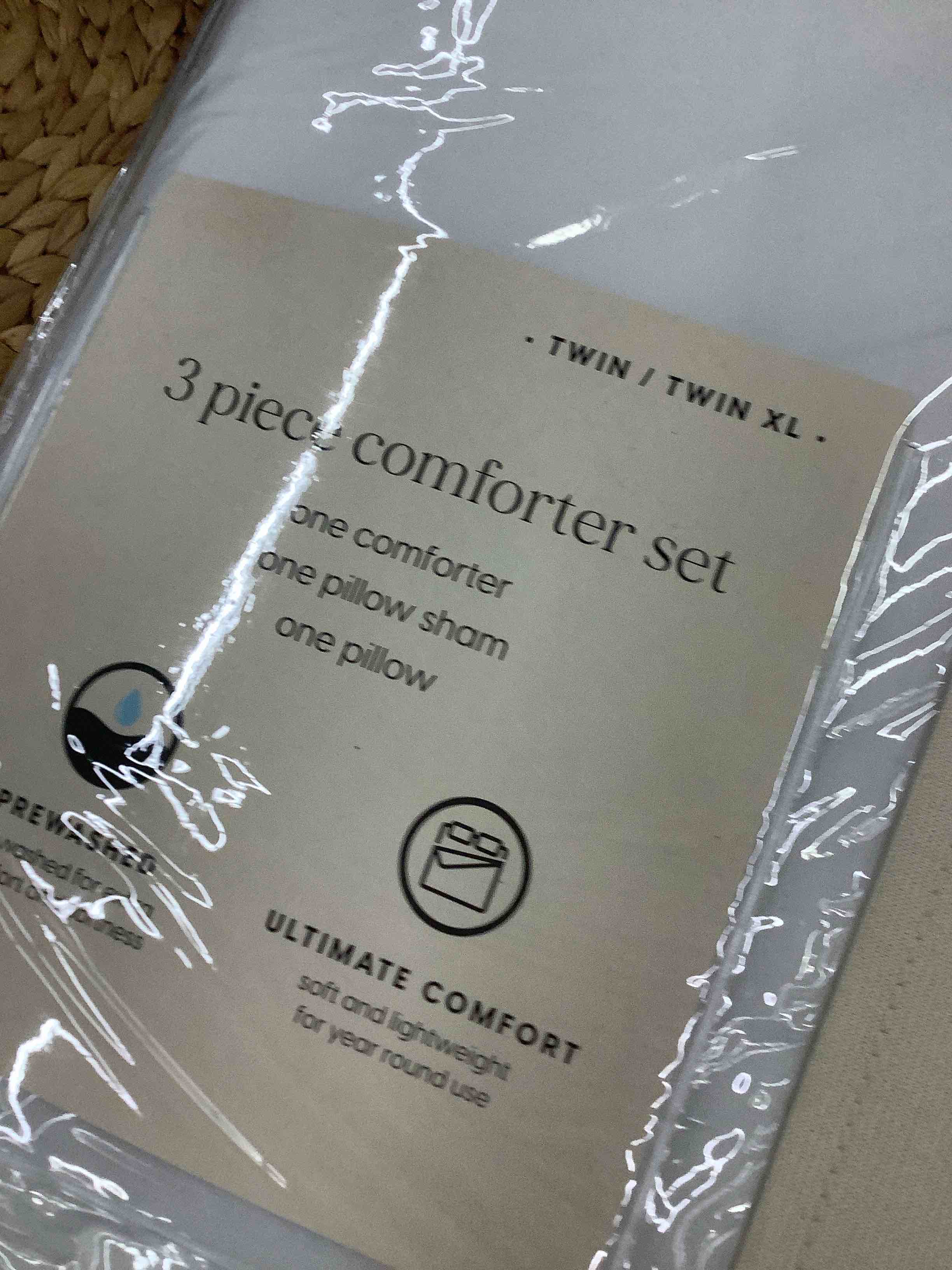 Condition photo showing Good Condition for rowan lane 3 pc comforter sets