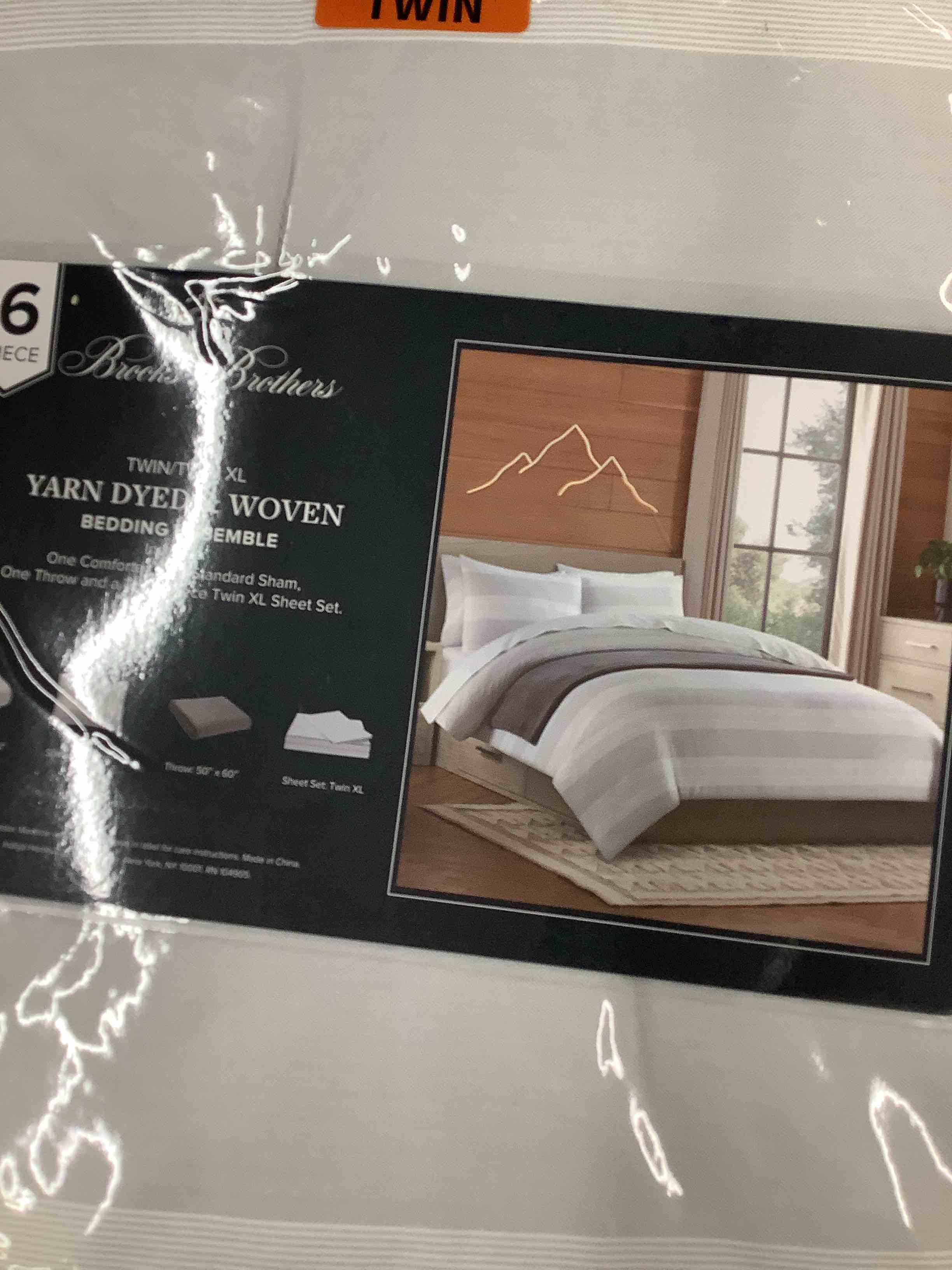 Condition photo showing Good Condition for brooks brothers bed set 