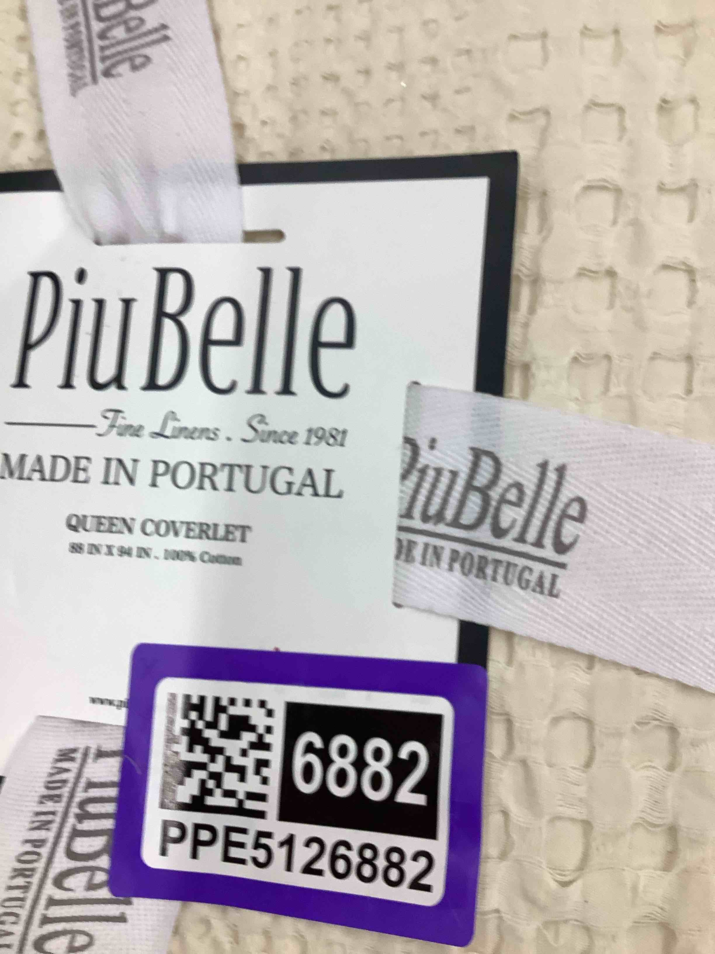pui belle queen coverlet 