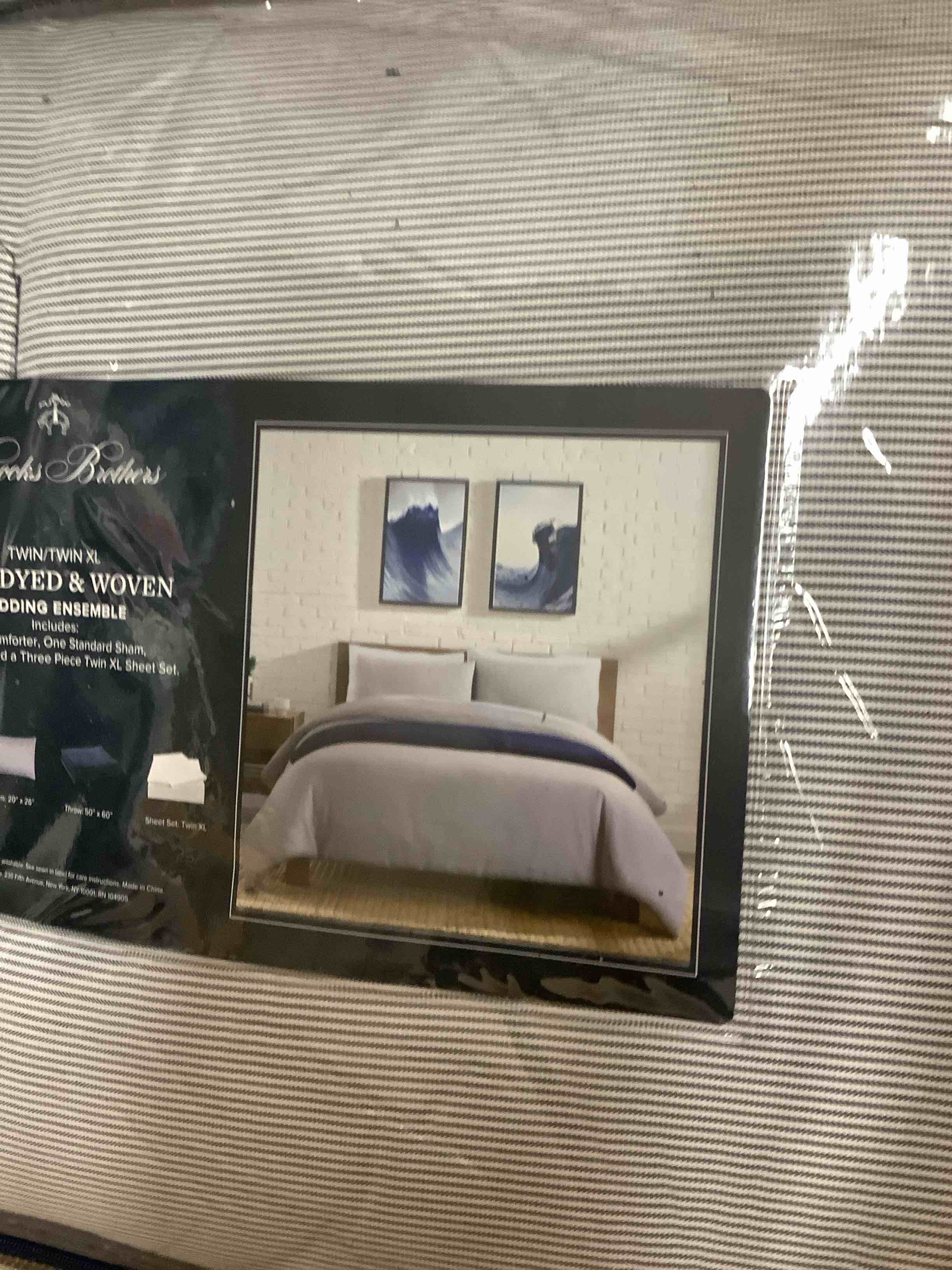 Condition photo showing Good Condition for brooks brothers set twin 