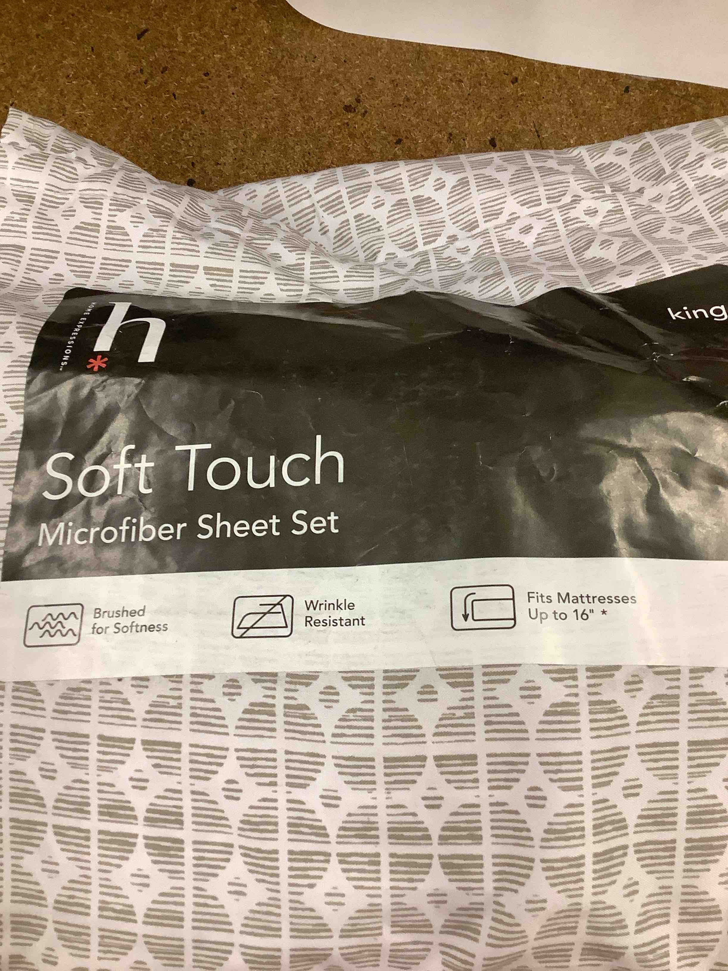 Condition photo showing Good Condition for king sheet set 