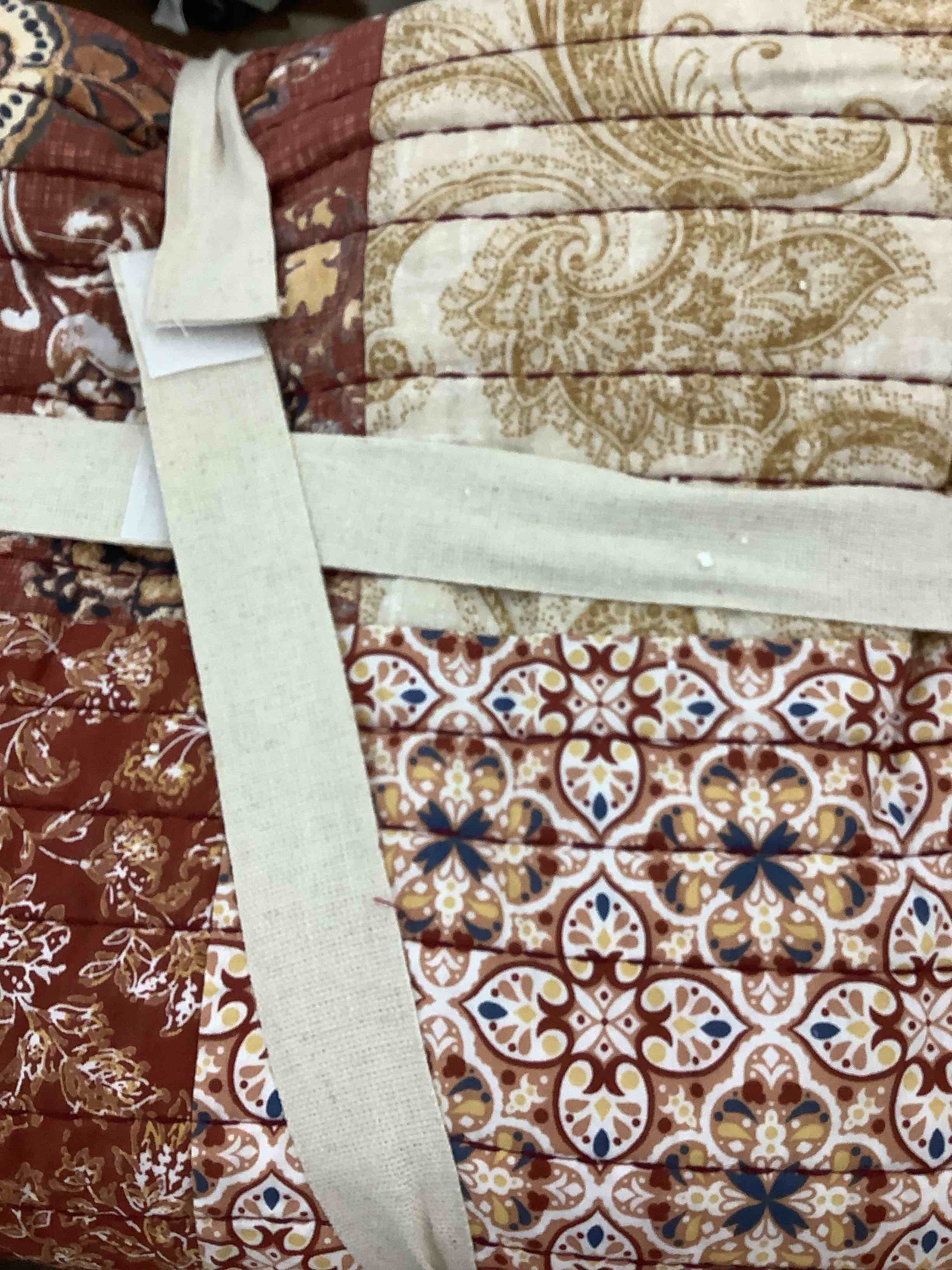 Condition photo showing Good Condition for queen blanket 