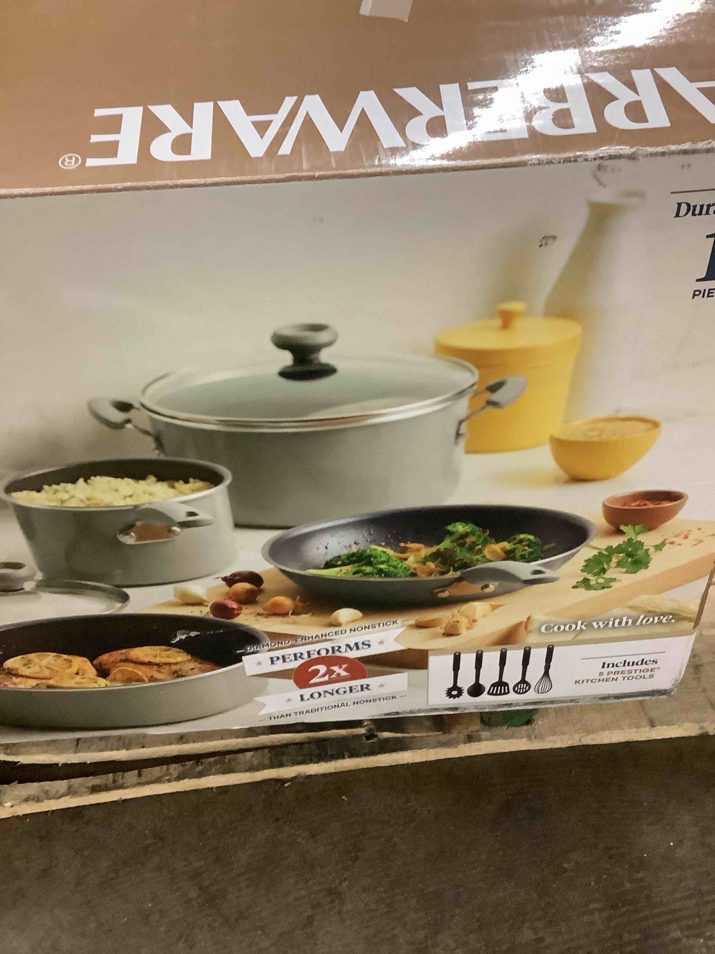 Condition photo showing Good Condition for farberware cooking set 