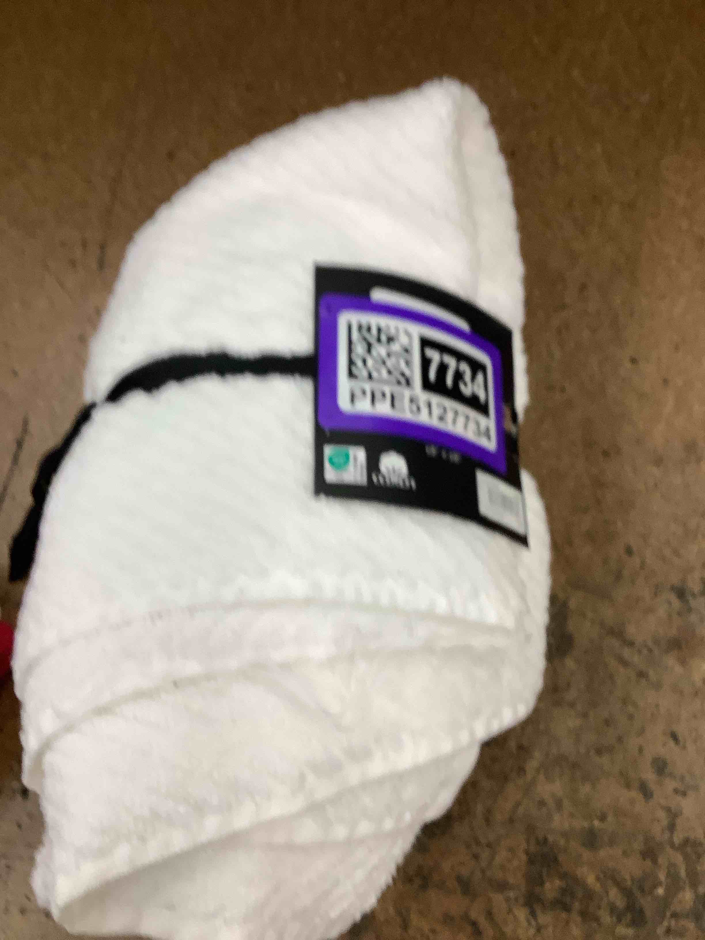 2 hand towels 
