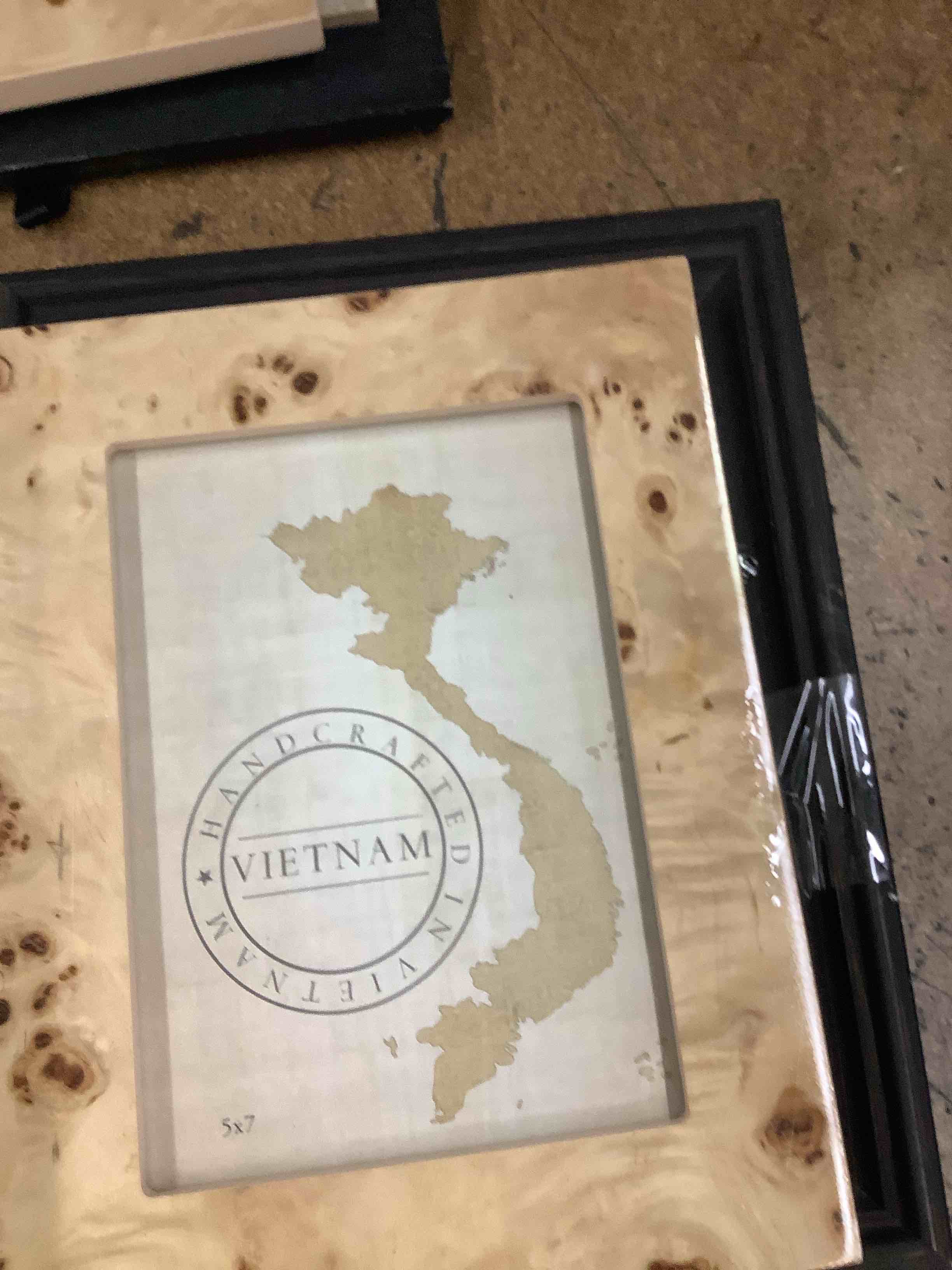 2 picture frames 