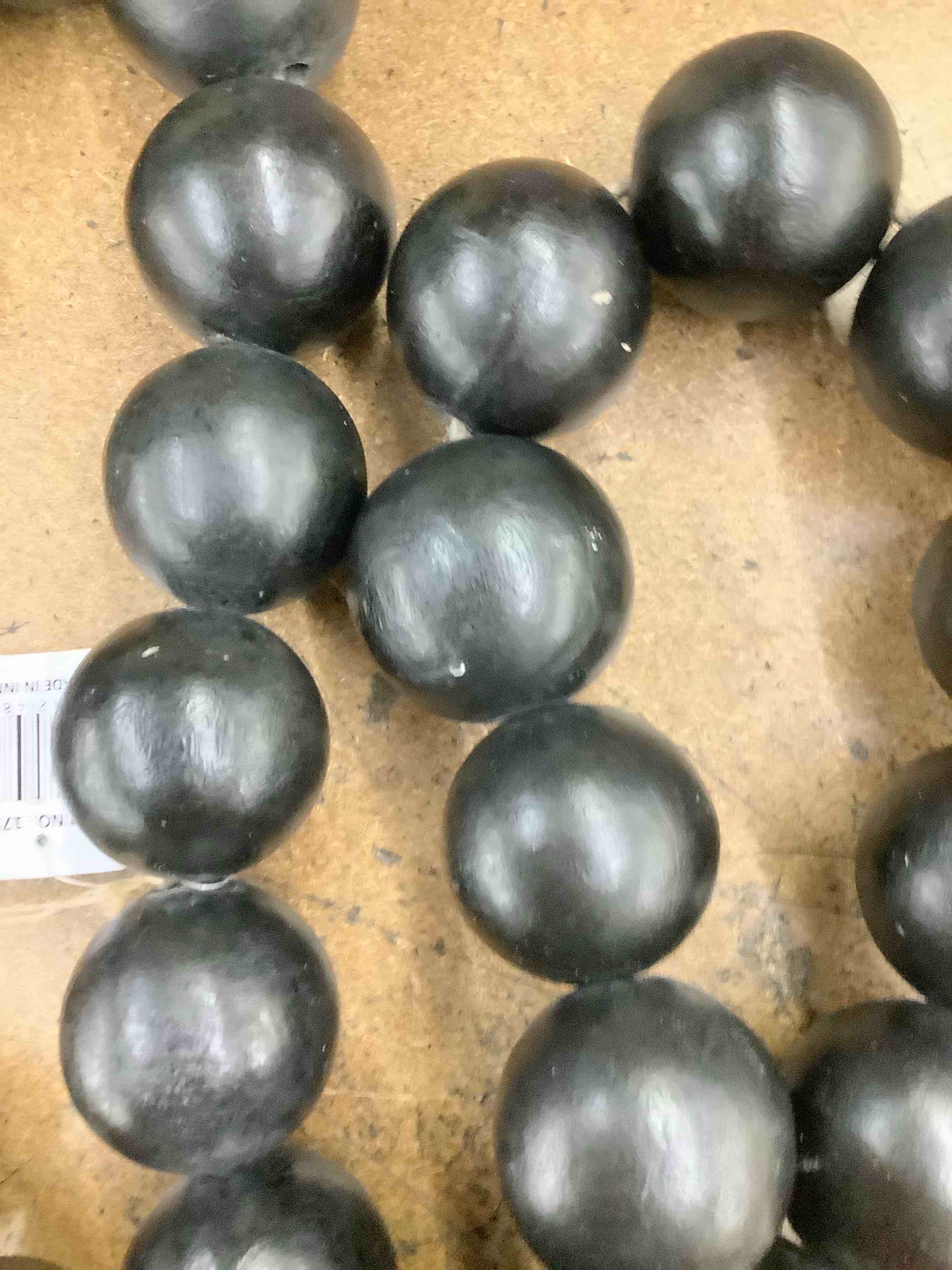 Condition photo showing Good Condition for decor beads 