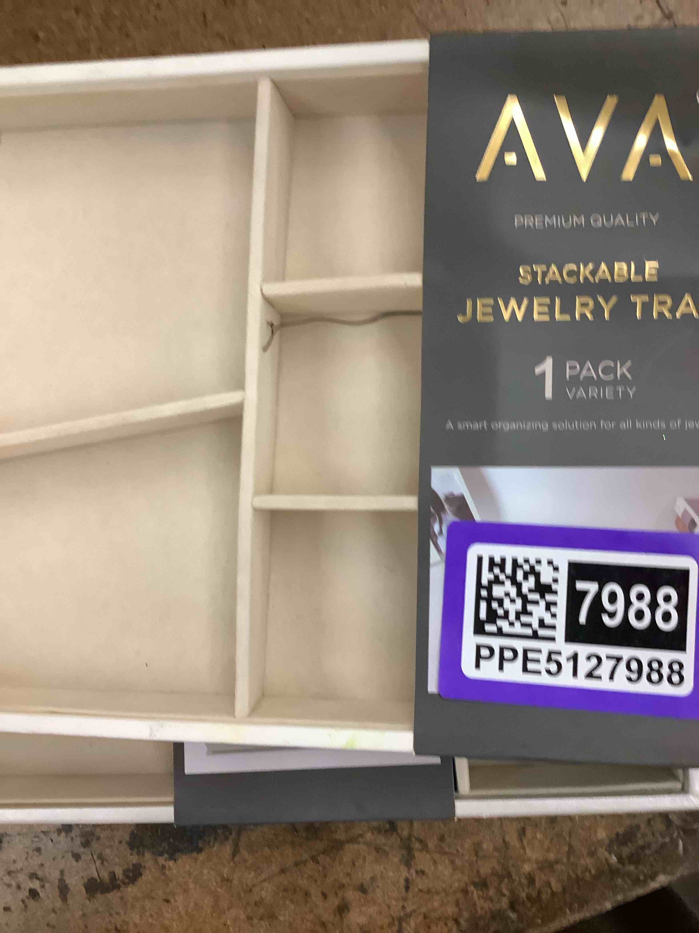 Condition photo showing Good Condition for jewelry tray 
