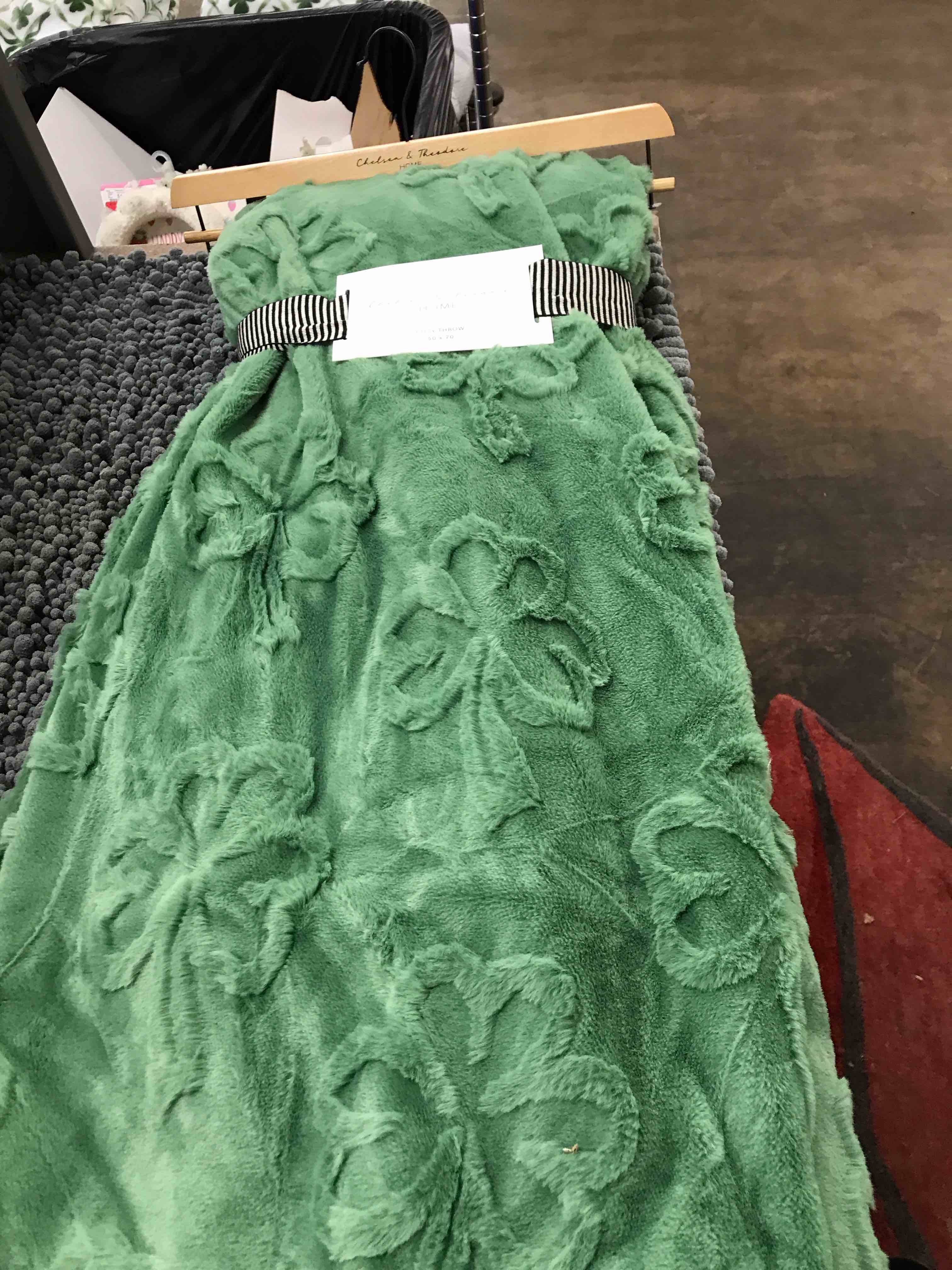 Condition photo showing New/Like New for Chelsea & Theadore Cozy Throw.     50x 70”