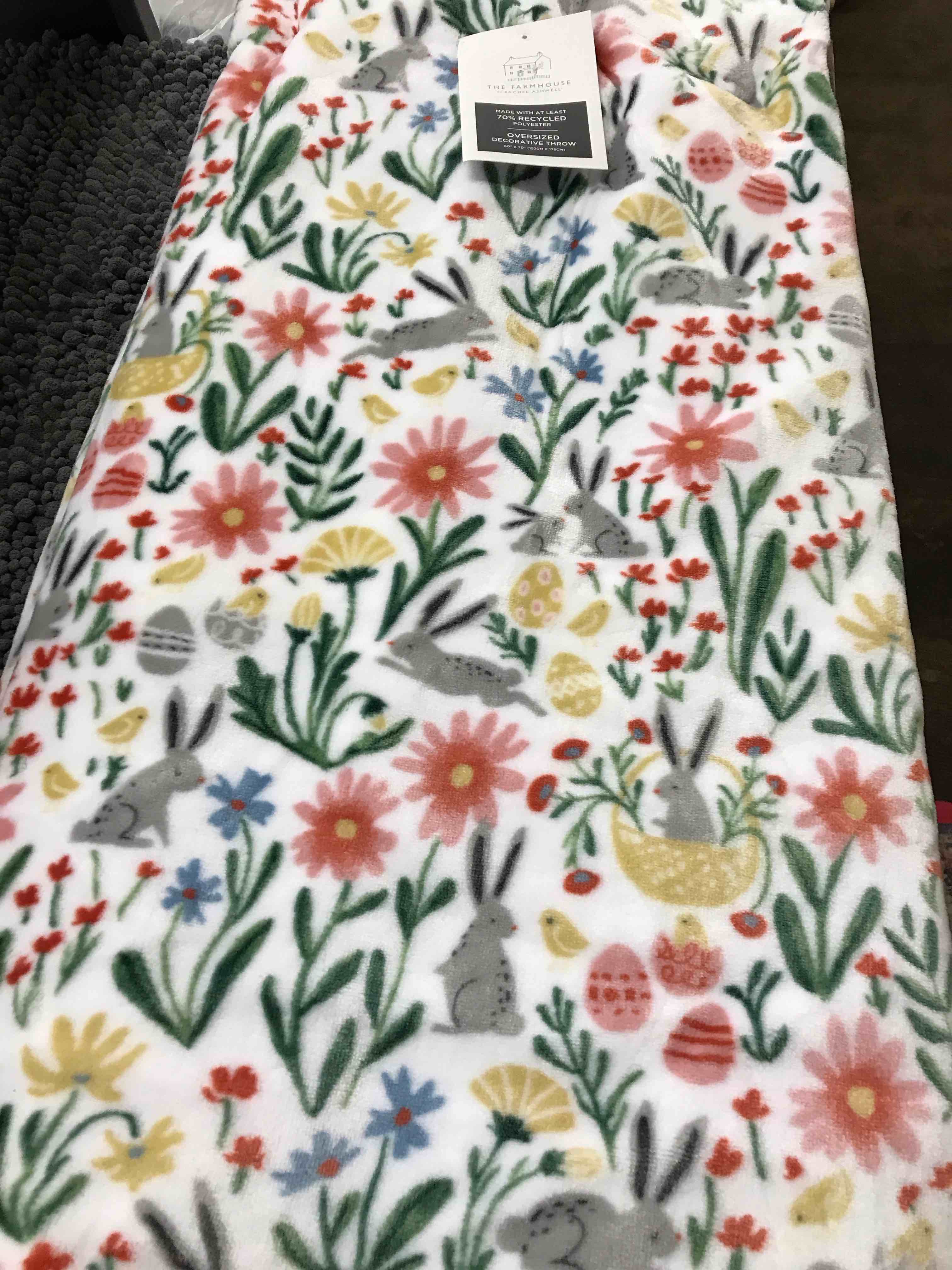 Condition photo showing New/Like New for Plush Throw.    60x70”