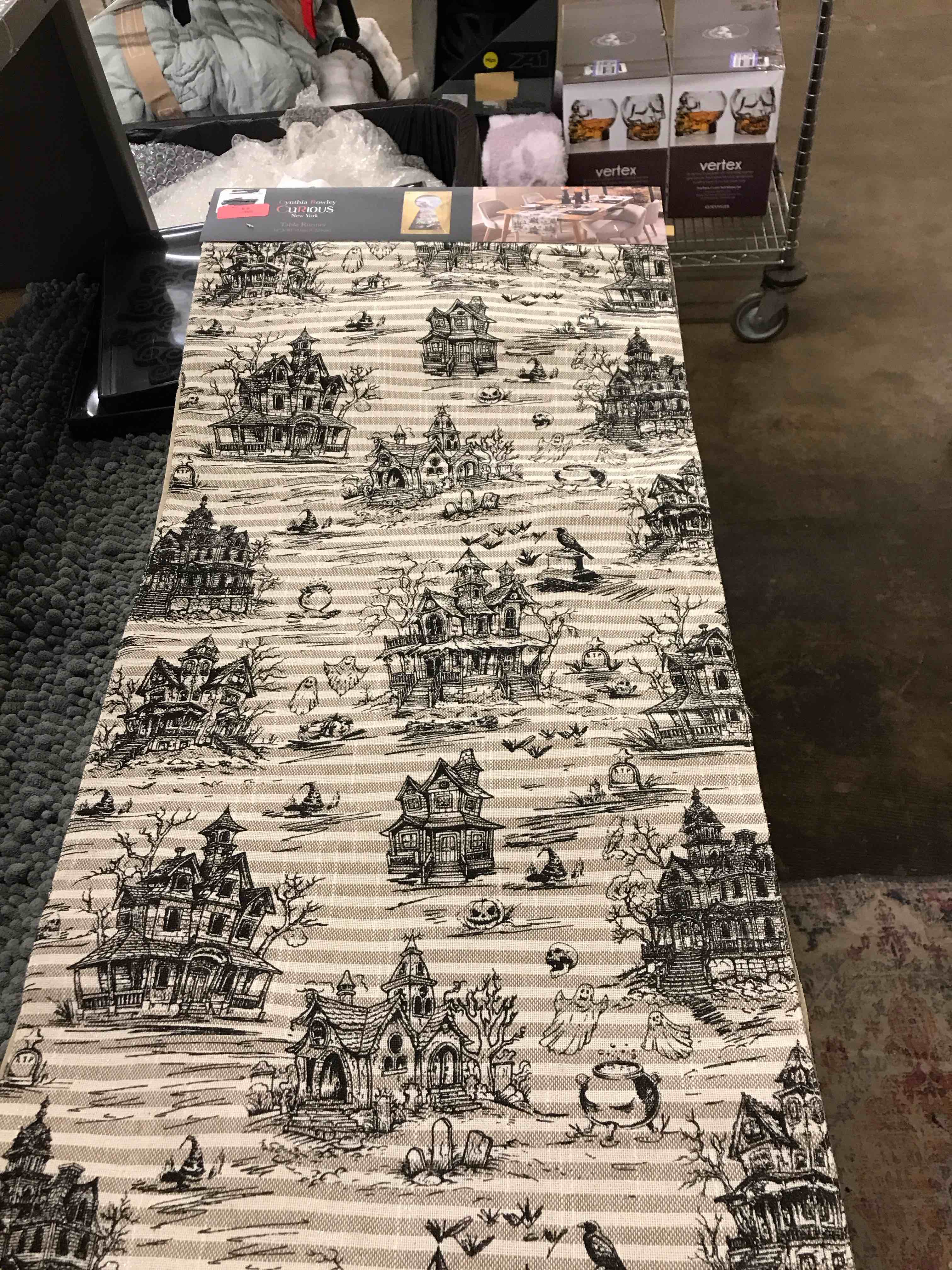 Condition photo showing New/Like New for Table  Runner