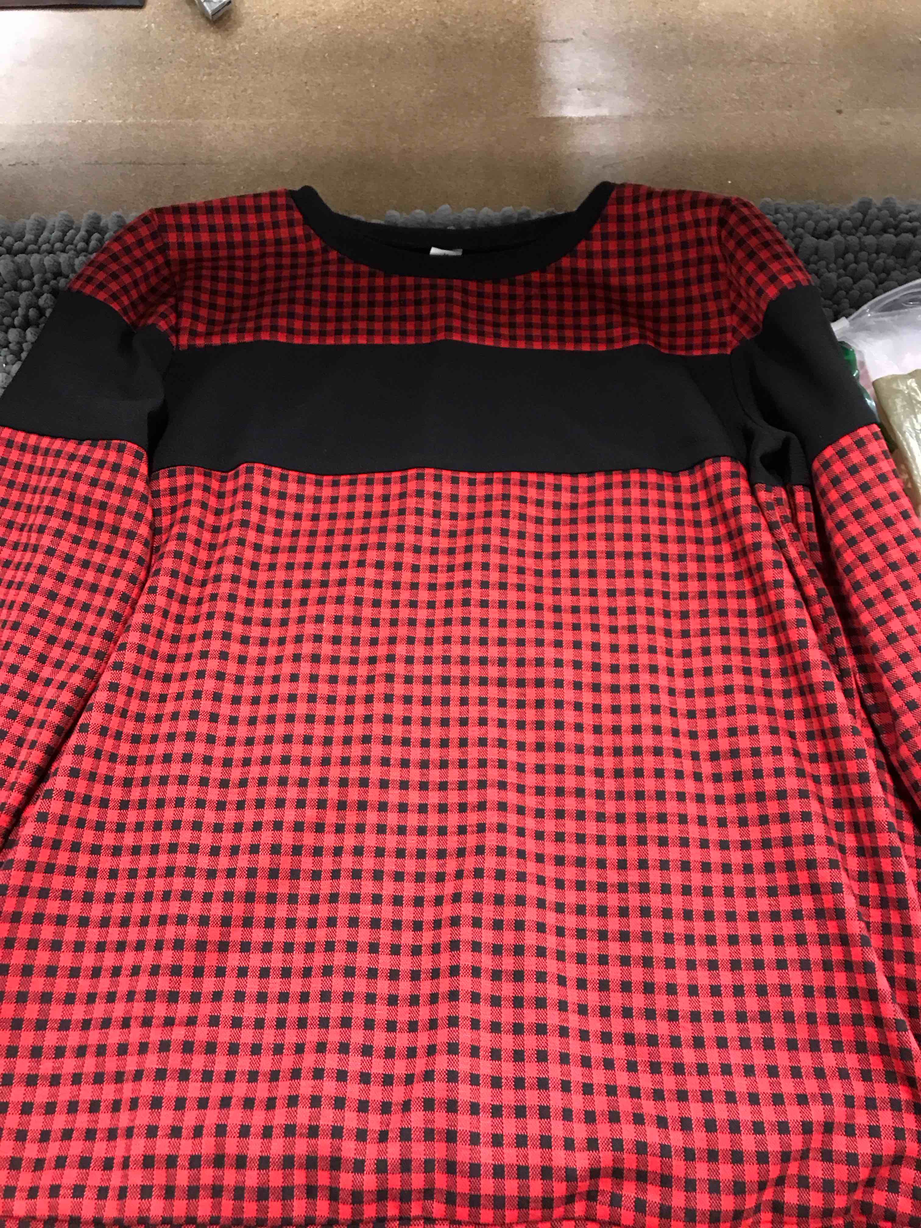 women’s top size medium 