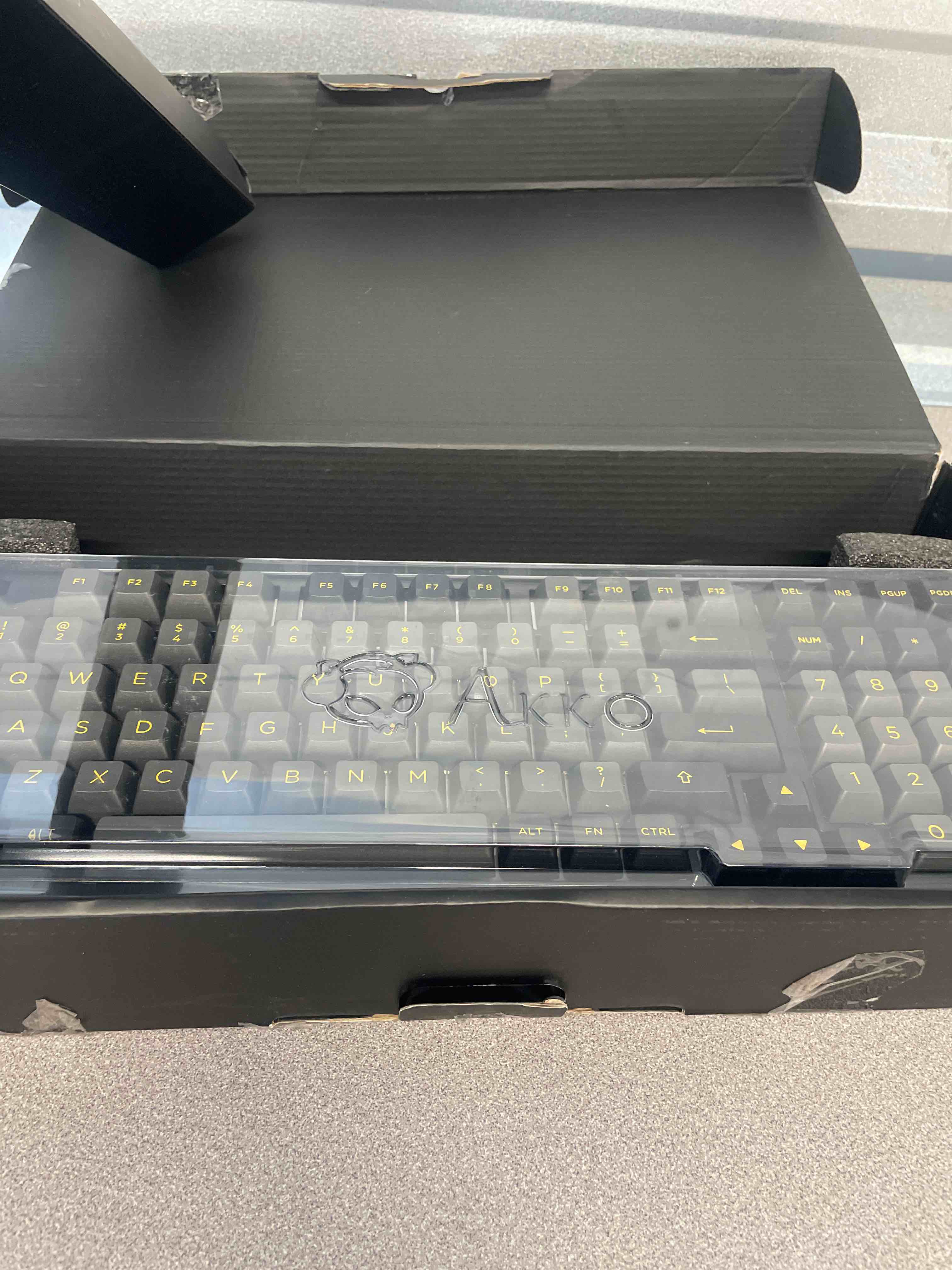 Condition photo showing Good Condition for akko 5098b wireless gaming keyboard with screen, black & gold hot-swappable mechanical keyboard with scroll wheel numberpad, rgb gasket, piano pre lubed switch