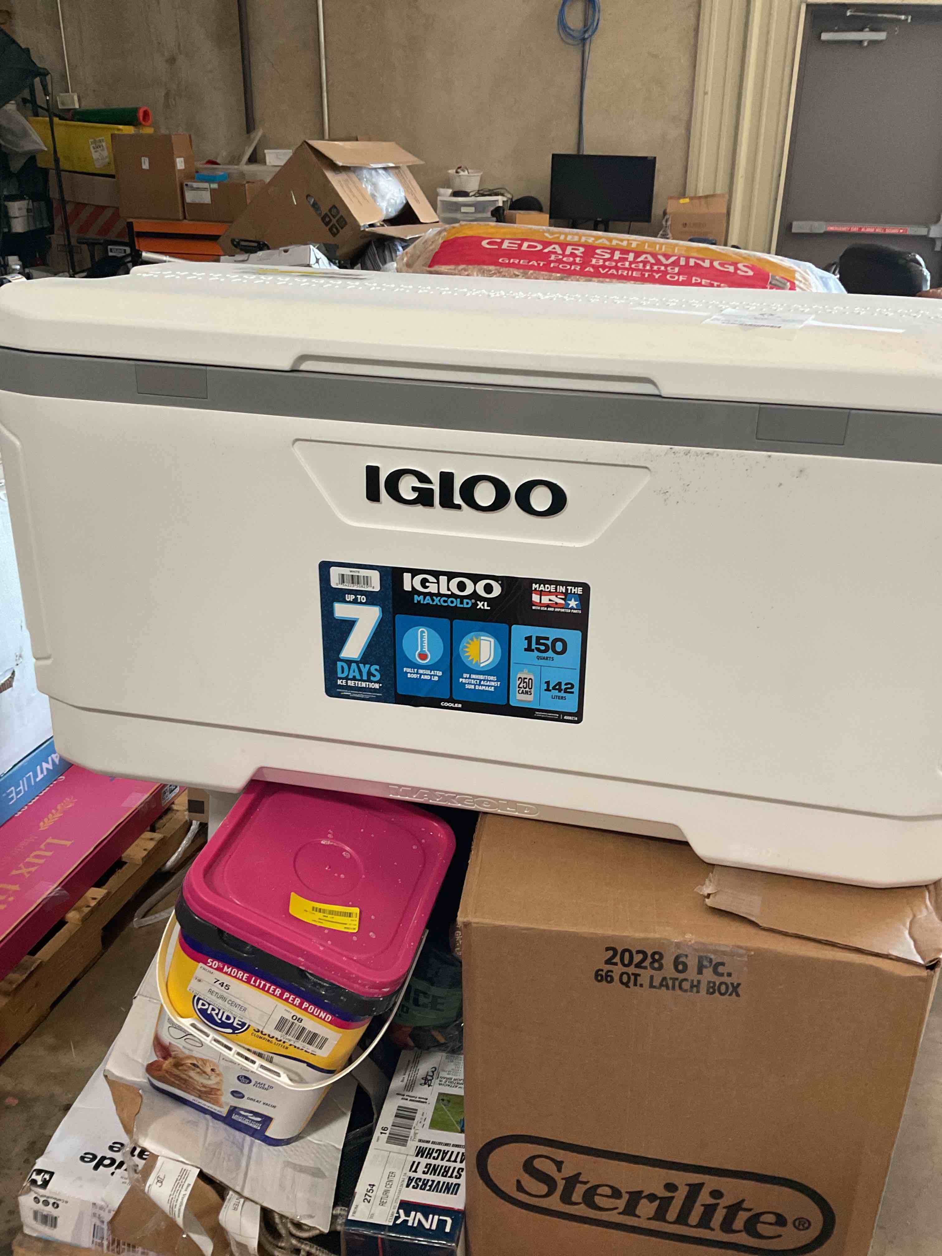 igloo Maxcold white cooler 142 liters 