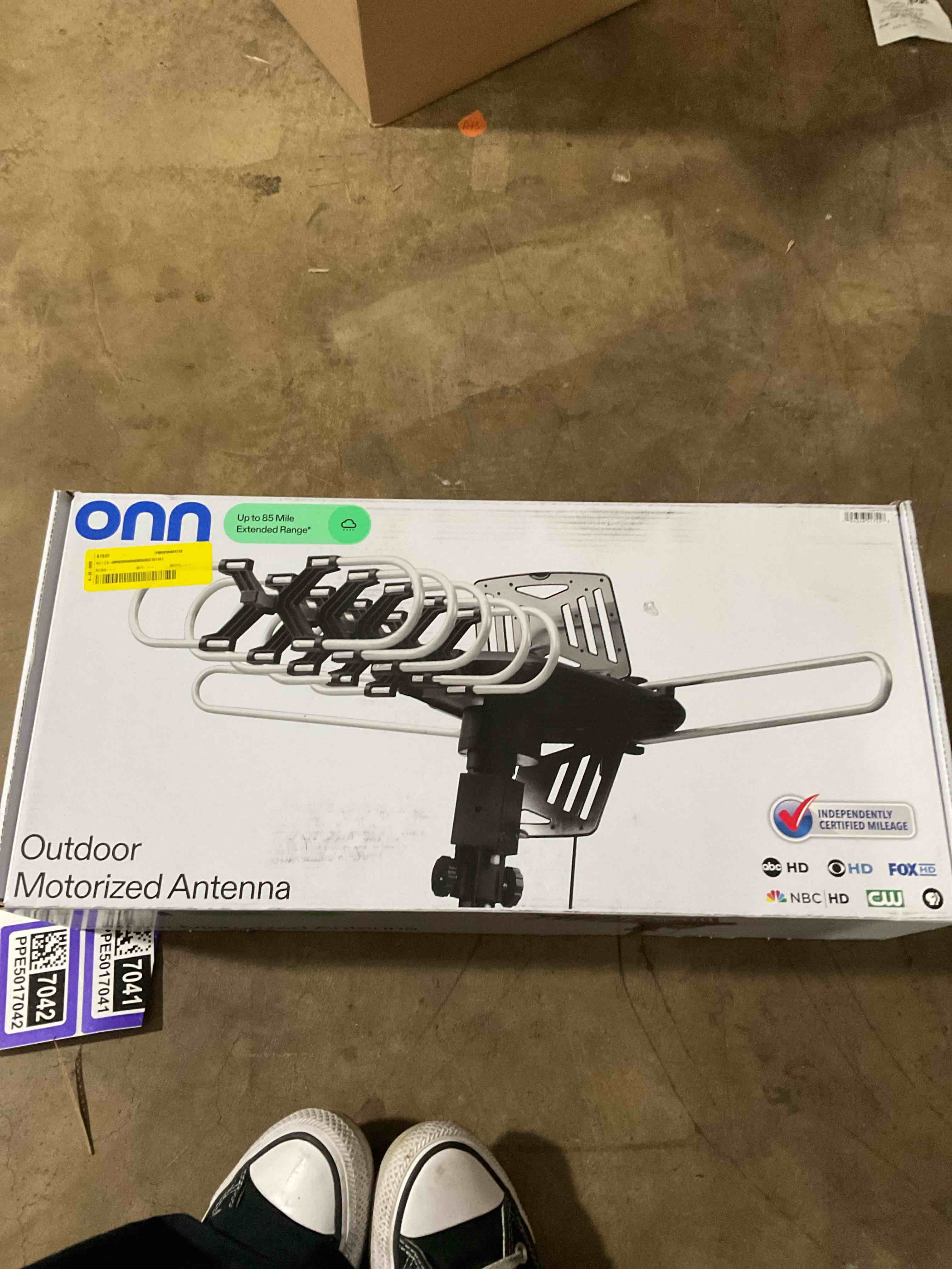 Onn outdoor antenna with pole 85 mile range 
